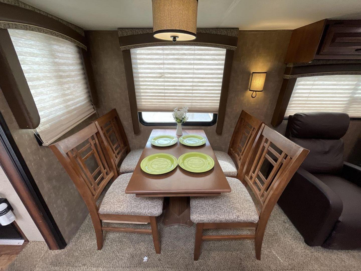 2016 JAYCO JAY FLIGHT 34RSBS (1UJBJ0BT0G1) , located at 4319 N Main Street, Cleburne, TX, 76033, (817) 221-0660, 32.435829, -97.384178 - Photo#13