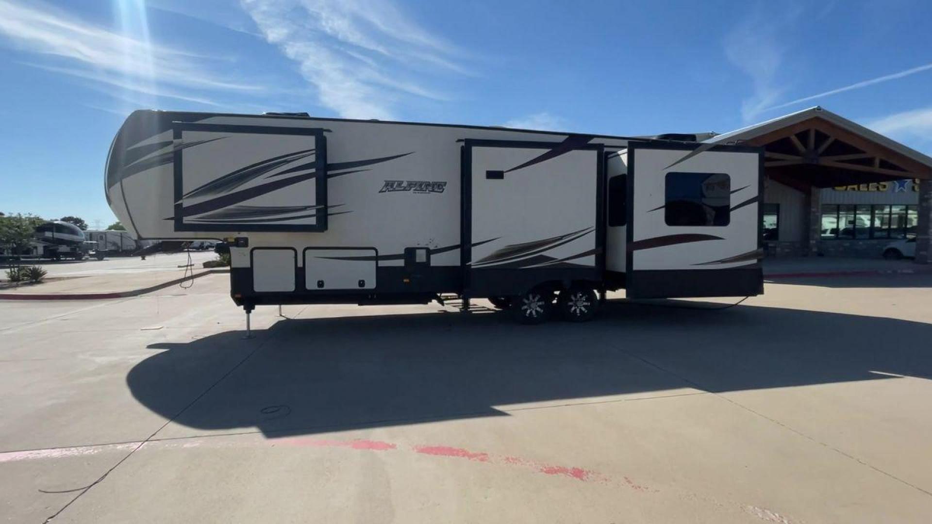 2016 WHITE KEYSTONE ALPINE 3511RE (4YDF35124GE) , Length: 39.17 ft. | Dry Weight: 13,100 lbs. | Gross Weight: 15,500 lbs. | Slides: 4 transmission, located at 4319 N Main Street, Cleburne, TX, 76033, (817) 221-0660, 32.435829, -97.384178 - The 2016 Keystone Alpine 3511RE Fifth Wheel offers a spacious and luxurious home on wheels, measuring 39.17 feet in length. It has a dry weight of 13,100 lbs and a gross weight of 15,500 lbs, making it a solid choice for those looking for both comfort and durability during extended travels. With fou - Photo#6