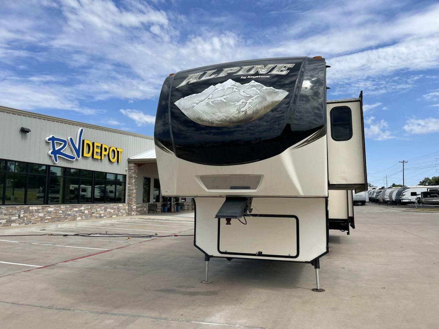 2016 WHITE KEYSTONE ALPINE 3511RE (4YDF35124GE) , Length: 39.17 ft. | Dry Weight: 13,100 lbs. | Gross Weight: 15,500 lbs. | Slides: 4 transmission, located at 4319 N Main Street, Cleburne, TX, 76033, (817) 221-0660, 32.435829, -97.384178 - Photo#0