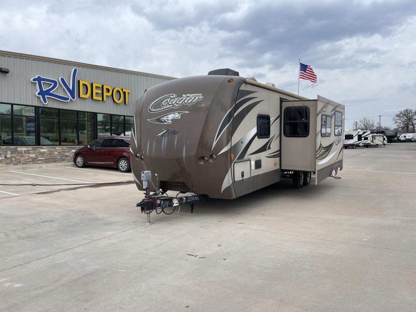 2016 BROWN KEYSTONE COUGAR 28RBS - (4YDT28R23GV) , Length: 32.17 ft. | Dry Weight: 6,115 lbs. | Gross Weight: 8,200 lbs. | Slides: 1 transmission, located at 4319 N Main Street, Cleburne, TX, 76033, (817) 221-0660, 32.435829, -97.384178 - Photo#0