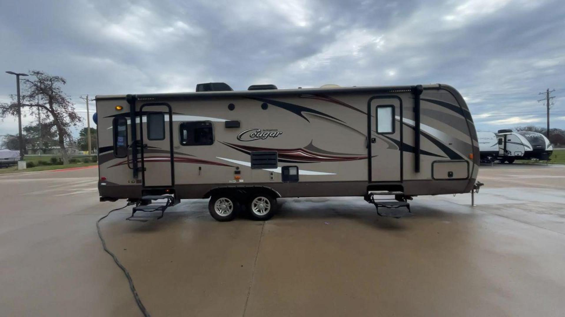 2016 KEYSTONE COUGAR 28RLS (4YDT28R21GV) , located at 4319 N Main Street, Cleburne, TX, 76033, (817) 221-0660, 32.435829, -97.384178 - Photo#2