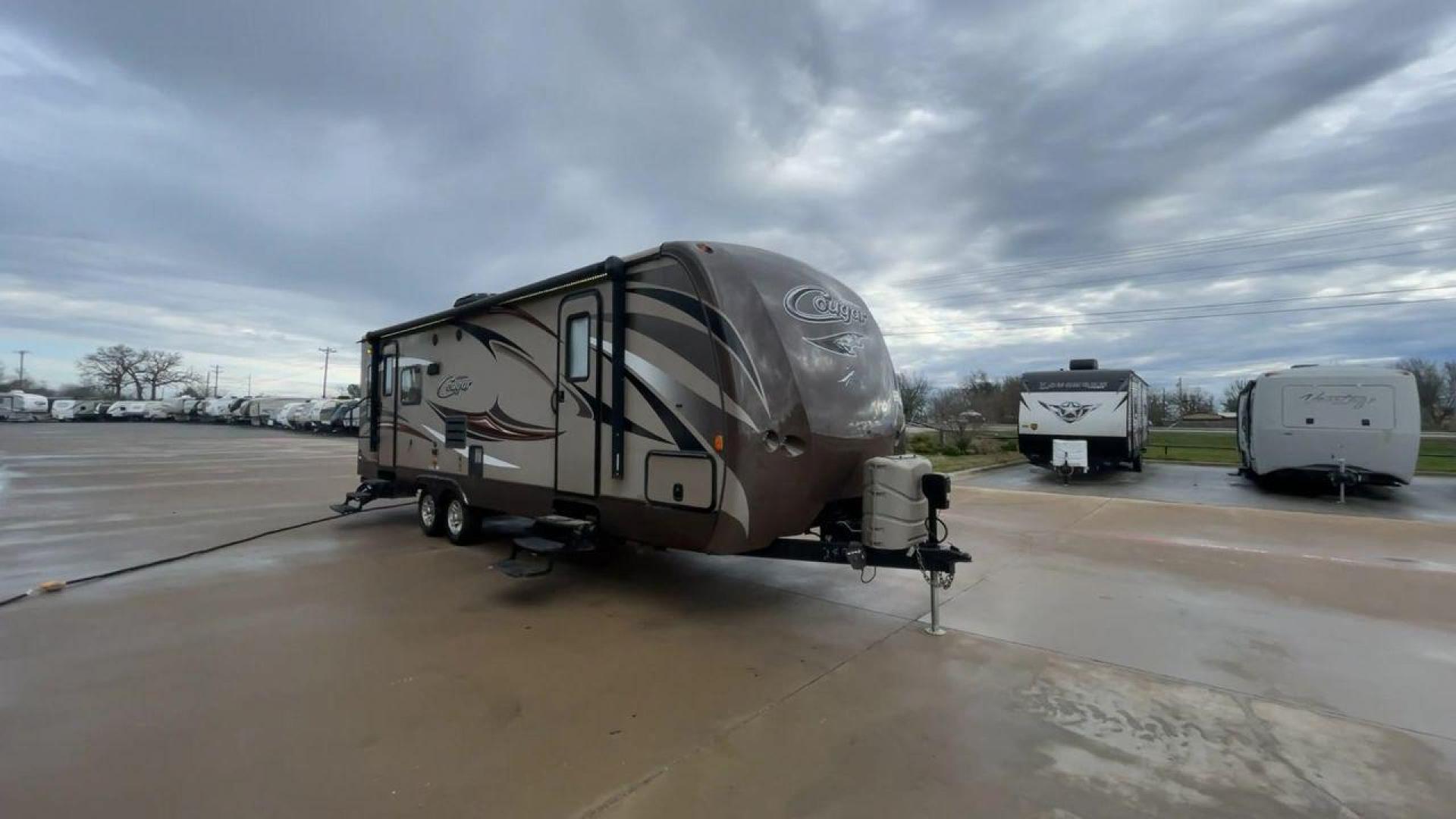 2016 KEYSTONE COUGAR 28RLS (4YDT28R21GV) , located at 4319 N Main Street, Cleburne, TX, 76033, (817) 221-0660, 32.435829, -97.384178 - Photo#3