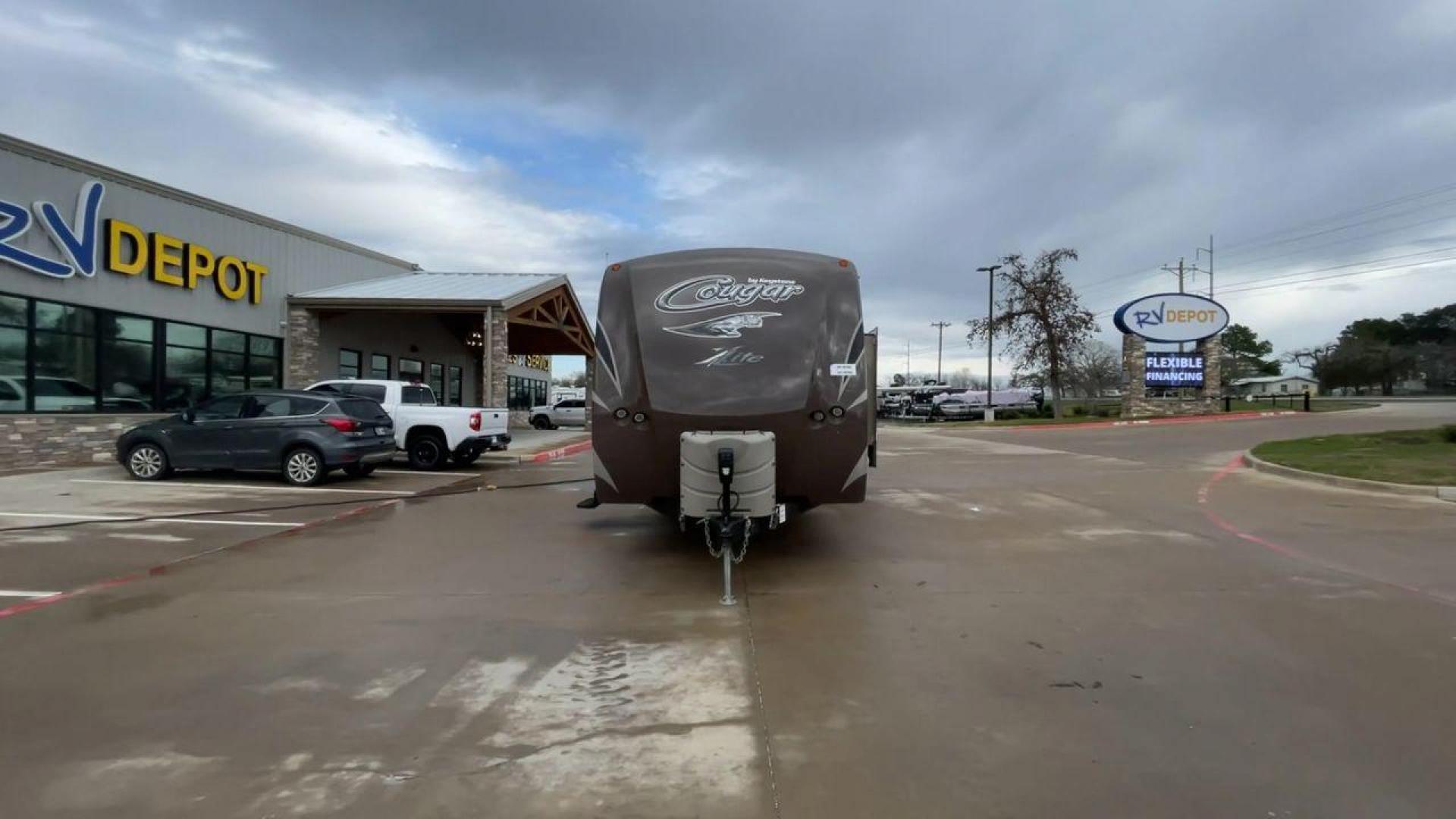 2016 KEYSTONE COUGAR 28RLS (4YDT28R21GV) , located at 4319 N Main Street, Cleburne, TX, 76033, (817) 221-0660, 32.435829, -97.384178 - Photo#4