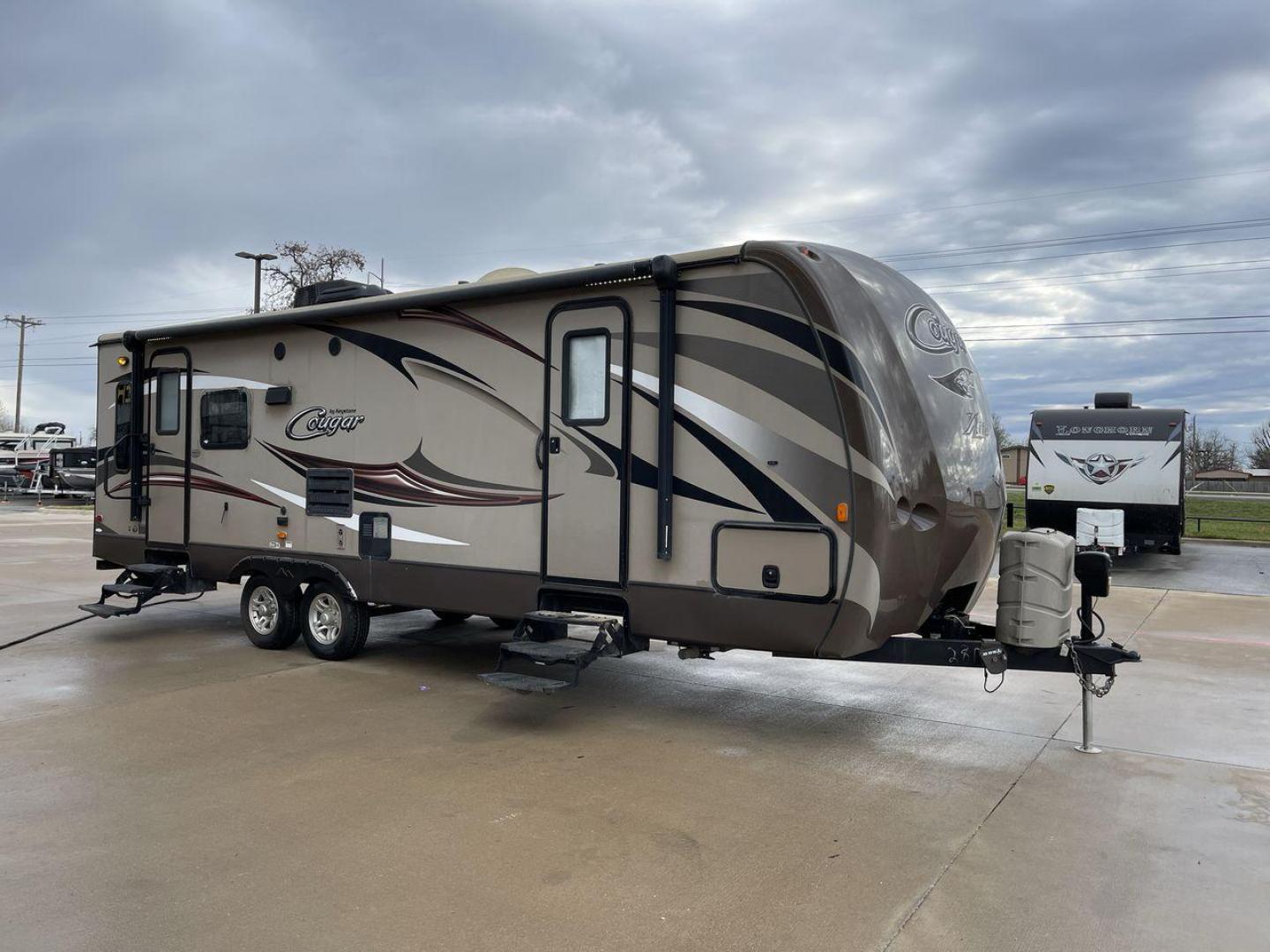 2016 KEYSTONE COUGAR 28RLS (4YDT28R21GV) , located at 4319 N Main Street, Cleburne, TX, 76033, (817) 221-0660, 32.435829, -97.384178 - Photo#23