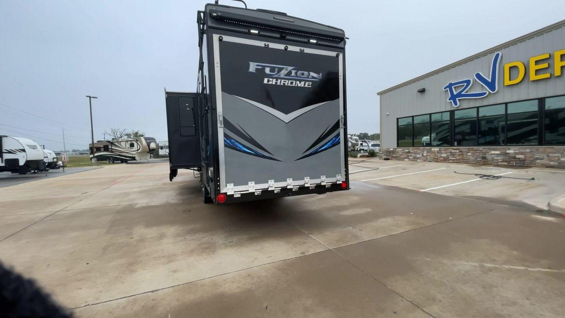 2016 KEYSTONE FUZION 420 (4YDF42035GF) , Length: 43 ft. | Dry Weight: 15,095 lbs. | Gross Weight: 19,000 lbs. | Slides: 3 transmission, located at 4319 N Main Street, Cleburne, TX, 76033, (817) 221-0660, 32.435829, -97.384178 - The 2016 Keystone Fuzion 420 is a fifth-wheel toy hauler with an impressive length of 43 feet, offering plenty of space for adventures on the road. With a dry weight of 15,095 lbs and a gross weight of 19,000 lbs, this trailer is designed for heavy-duty use. It provides a large cargo carrying capaci - Photo#8