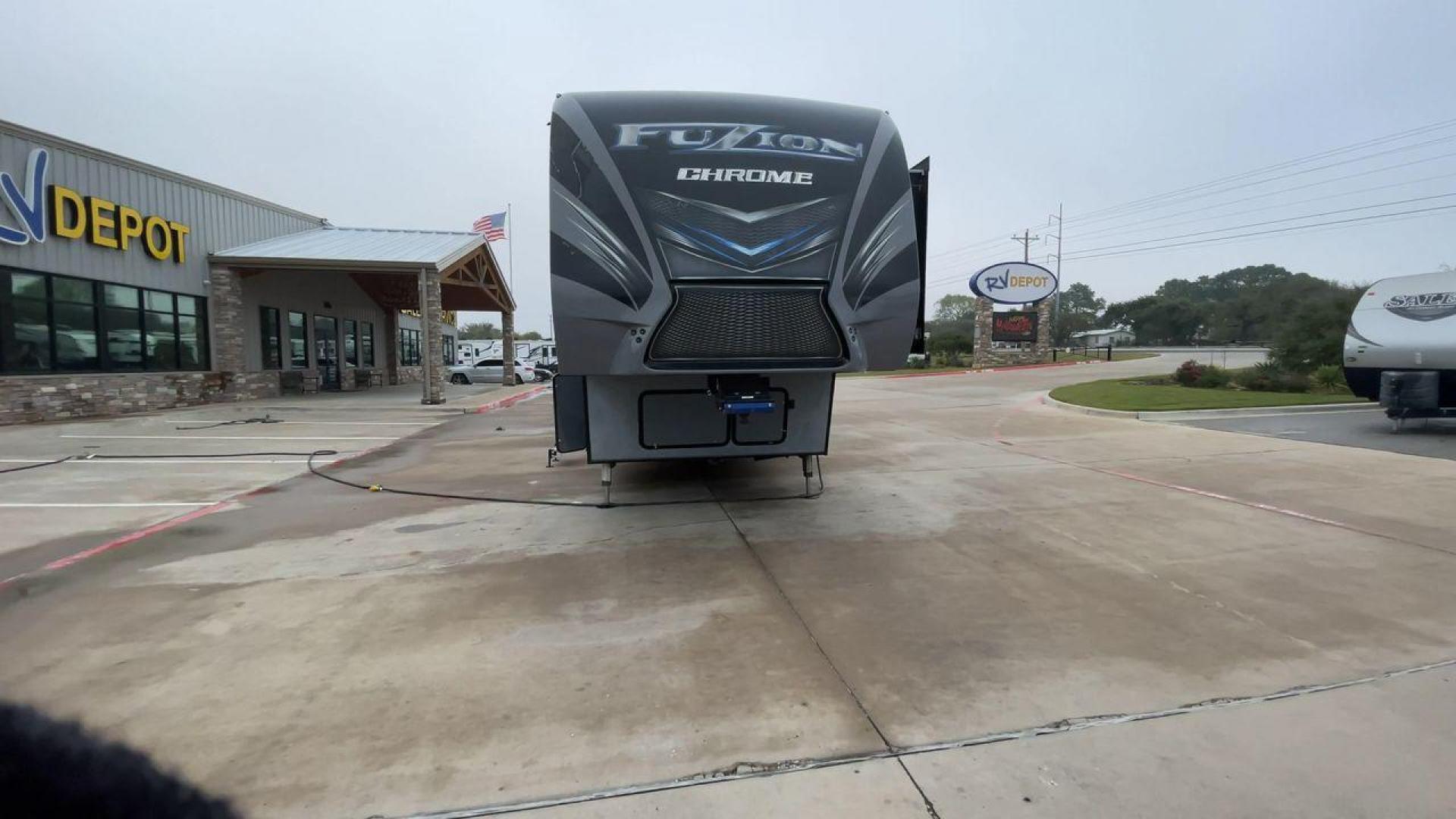 2016 KEYSTONE FUZION 420 (4YDF42035GF) , Length: 43 ft. | Dry Weight: 15,095 lbs. | Gross Weight: 19,000 lbs. | Slides: 3 transmission, located at 4319 N Main Street, Cleburne, TX, 76033, (817) 221-0660, 32.435829, -97.384178 - The 2016 Keystone Fuzion 420 is a fifth-wheel toy hauler with an impressive length of 43 feet, offering plenty of space for adventures on the road. With a dry weight of 15,095 lbs and a gross weight of 19,000 lbs, this trailer is designed for heavy-duty use. It provides a large cargo carrying capaci - Photo#4