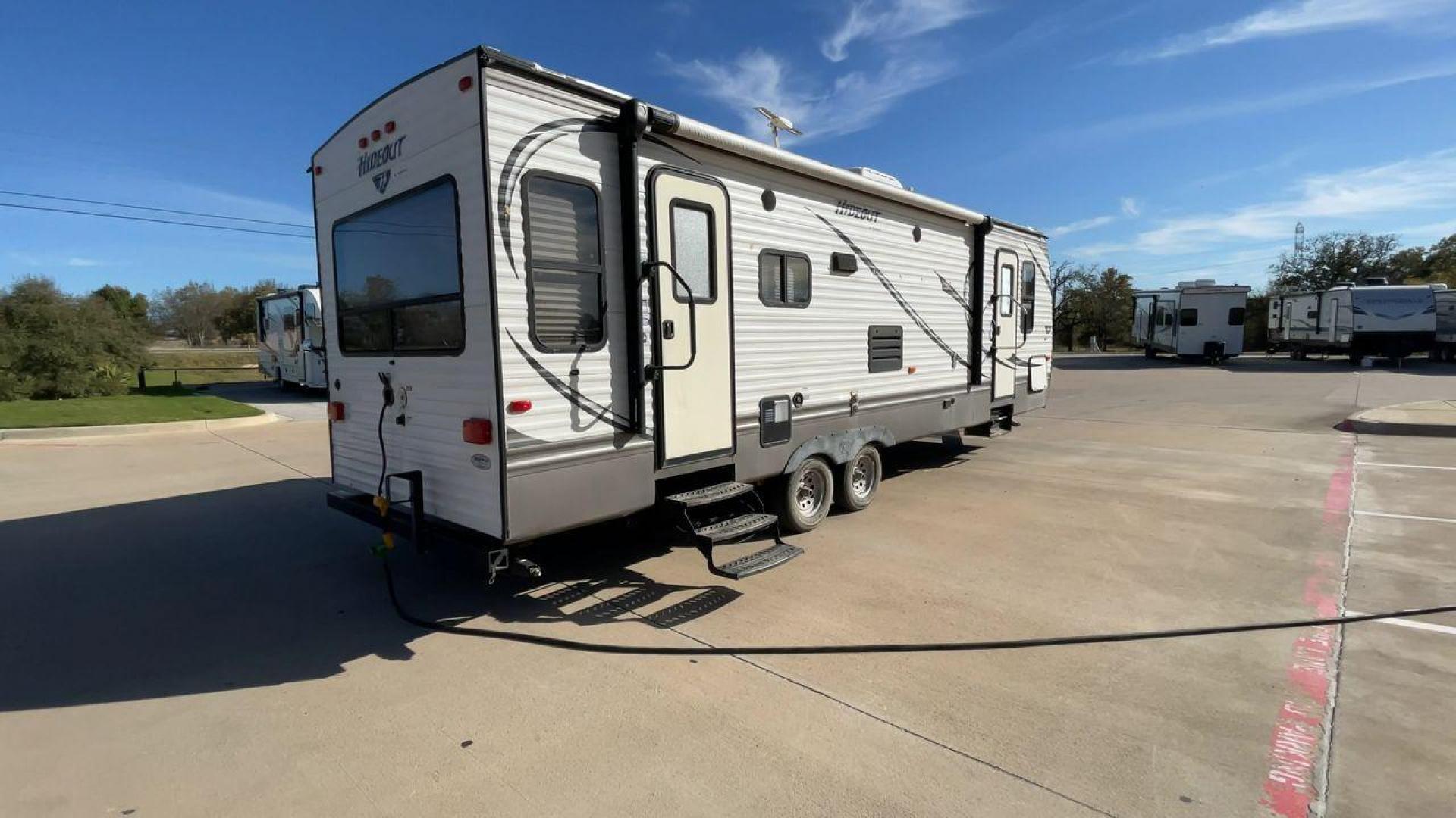 2016 KEYSTONE HIDEOUT (4YDT26R2XG7) , Length: 29.92 ft | Dry Weight: 6,334 lbs | Gross Weight: 7,835 lbs | Slides: 1 transmission, located at 4319 N Main Street, Cleburne, TX, 76033, (817) 221-0660, 32.435829, -97.384178 - The Hideout 26RLS by 26RLS travel trailer is a small, half-ton towable, inexpensive camper. It is 29.92 ft in length, 8 ft in width, and 11 ft in height. The dry weight is 6,334 lbs with a payload capacity of 1,501 lbs. The trailer has a GVWR of 7,835 lbs and a hitch weight of 835 lbs. It features l - Photo#1