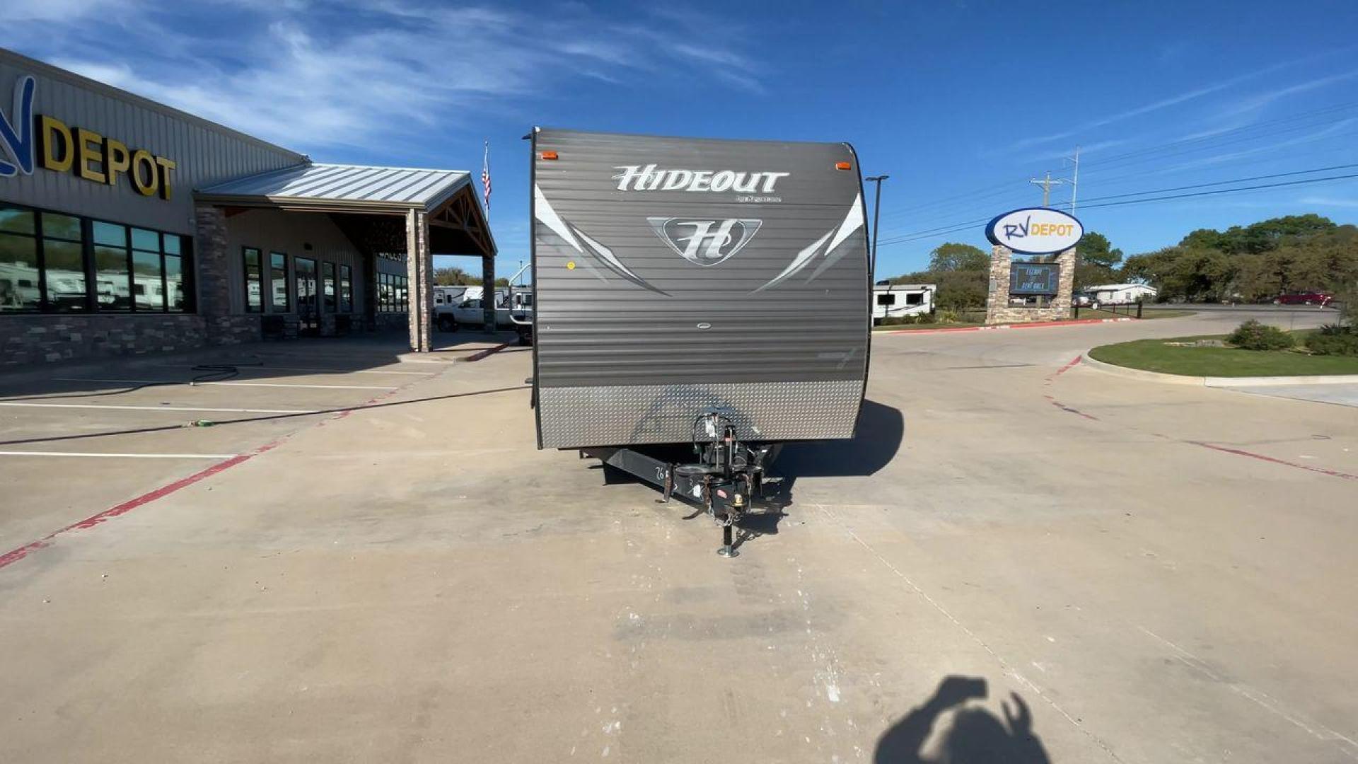 2016 KEYSTONE HIDEOUT (4YDT26R2XG7) , Length: 29.92 ft | Dry Weight: 6,334 lbs | Gross Weight: 7,835 lbs | Slides: 1 transmission, located at 4319 N Main Street, Cleburne, TX, 76033, (817) 221-0660, 32.435829, -97.384178 - The Hideout 26RLS by 26RLS travel trailer is a small, half-ton towable, inexpensive camper. It is 29.92 ft in length, 8 ft in width, and 11 ft in height. The dry weight is 6,334 lbs with a payload capacity of 1,501 lbs. The trailer has a GVWR of 7,835 lbs and a hitch weight of 835 lbs. It features l - Photo#4