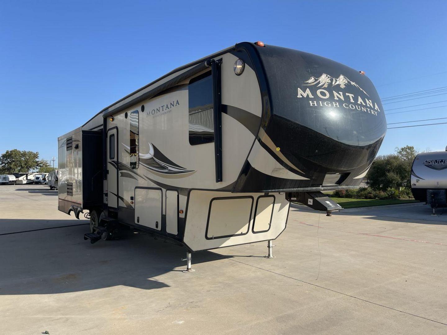 2016 KEYSTONE MONTANA 305RL (4YDF30529GA) , Length: 35 ft. | Dry Weight: 10,120 lbs. | Slides: 3 transmission, located at 4319 N Main Street, Cleburne, TX, 76033, (817) 221-0660, 32.435829, -97.384178 - Photo#22