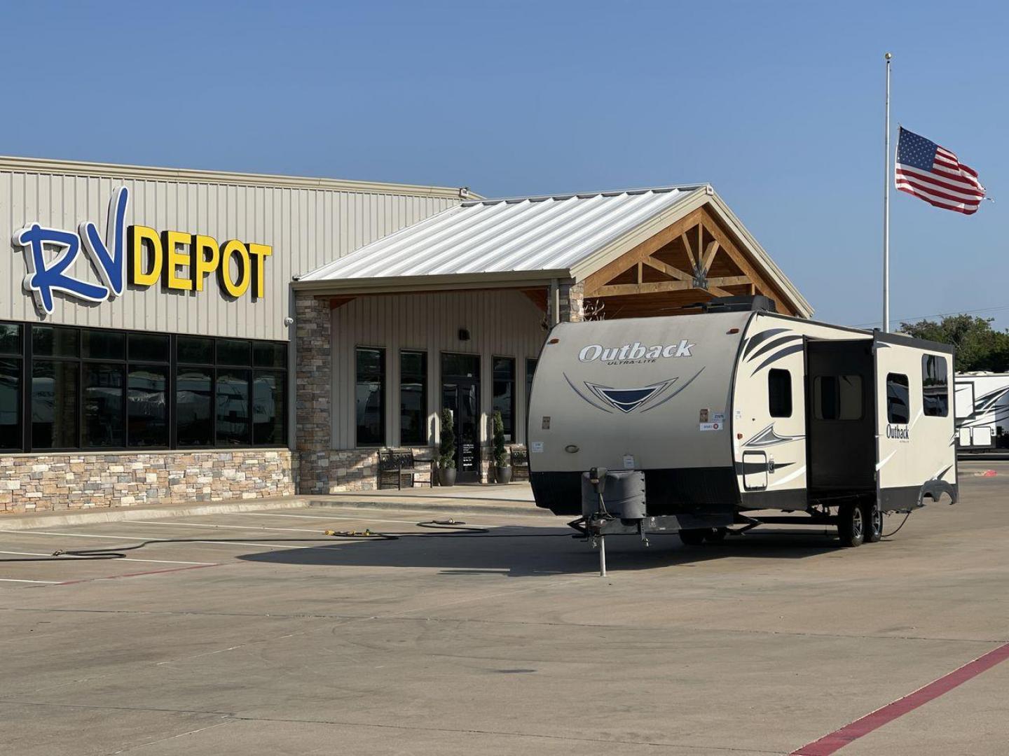 2016 KEYSTONE OUTBACK 276UBH (4YDT27628GB) , located at 4319 N Main Street, Cleburne, TX, 76033, (817) 221-0660, 32.435829, -97.384178 - Photo#0