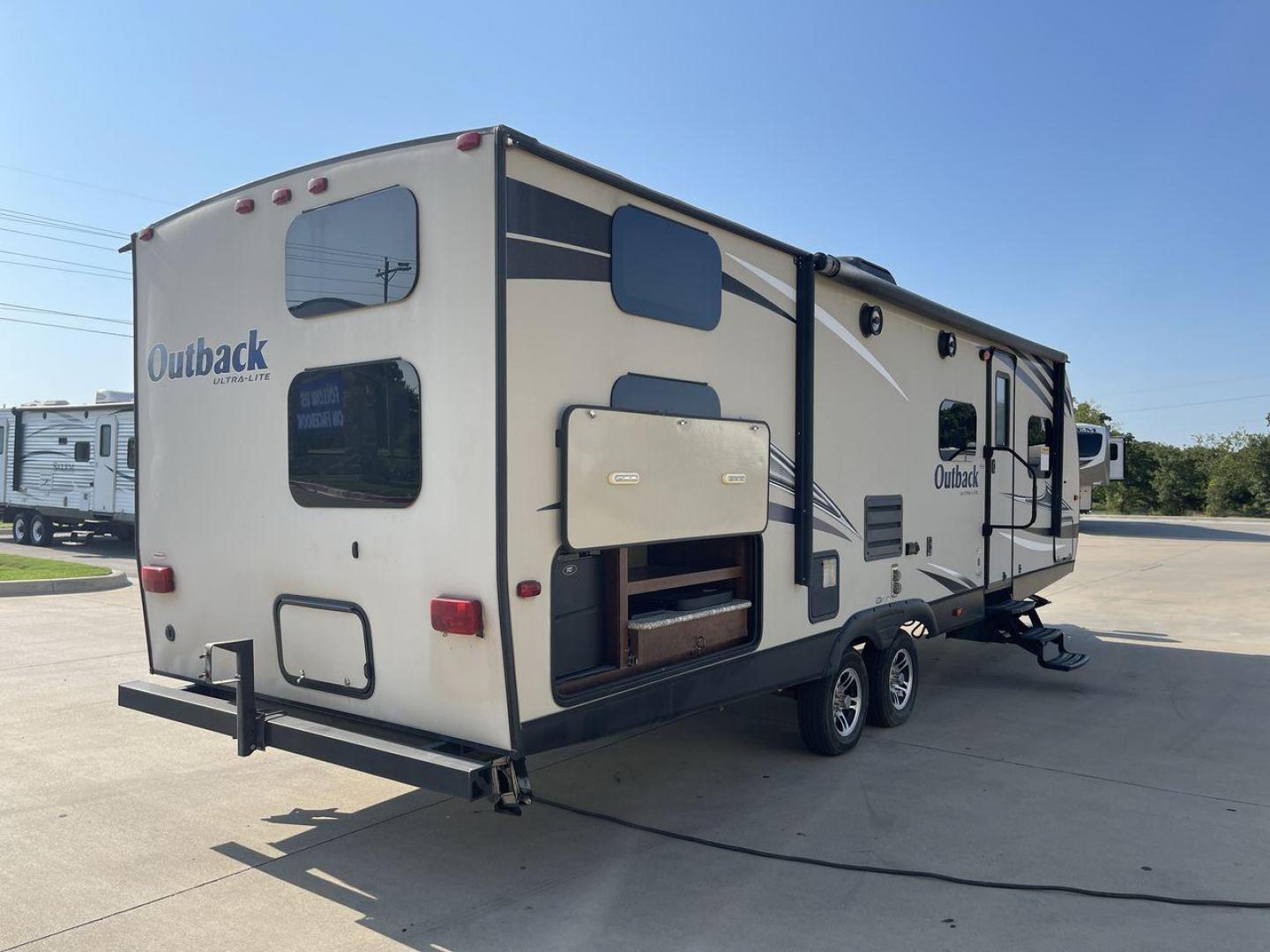 2016 KEYSTONE OUTBACK 276UBH (4YDT27628GB) , located at 4319 N Main Street, Cleburne, TX, 76033, (817) 221-0660, 32.435829, -97.384178 - Photo#24