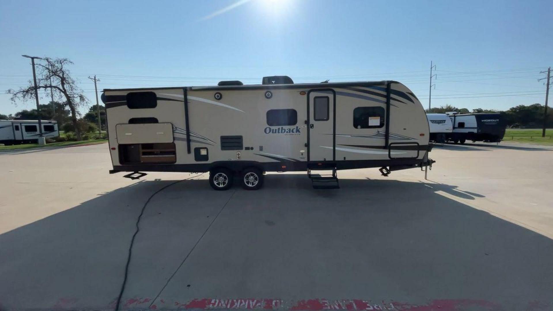 2016 KEYSTONE OUTBACK 276UBH (4YDT27628GB) , located at 4319 N Main Street, Cleburne, TX, 76033, (817) 221-0660, 32.435829, -97.384178 - Photo#2