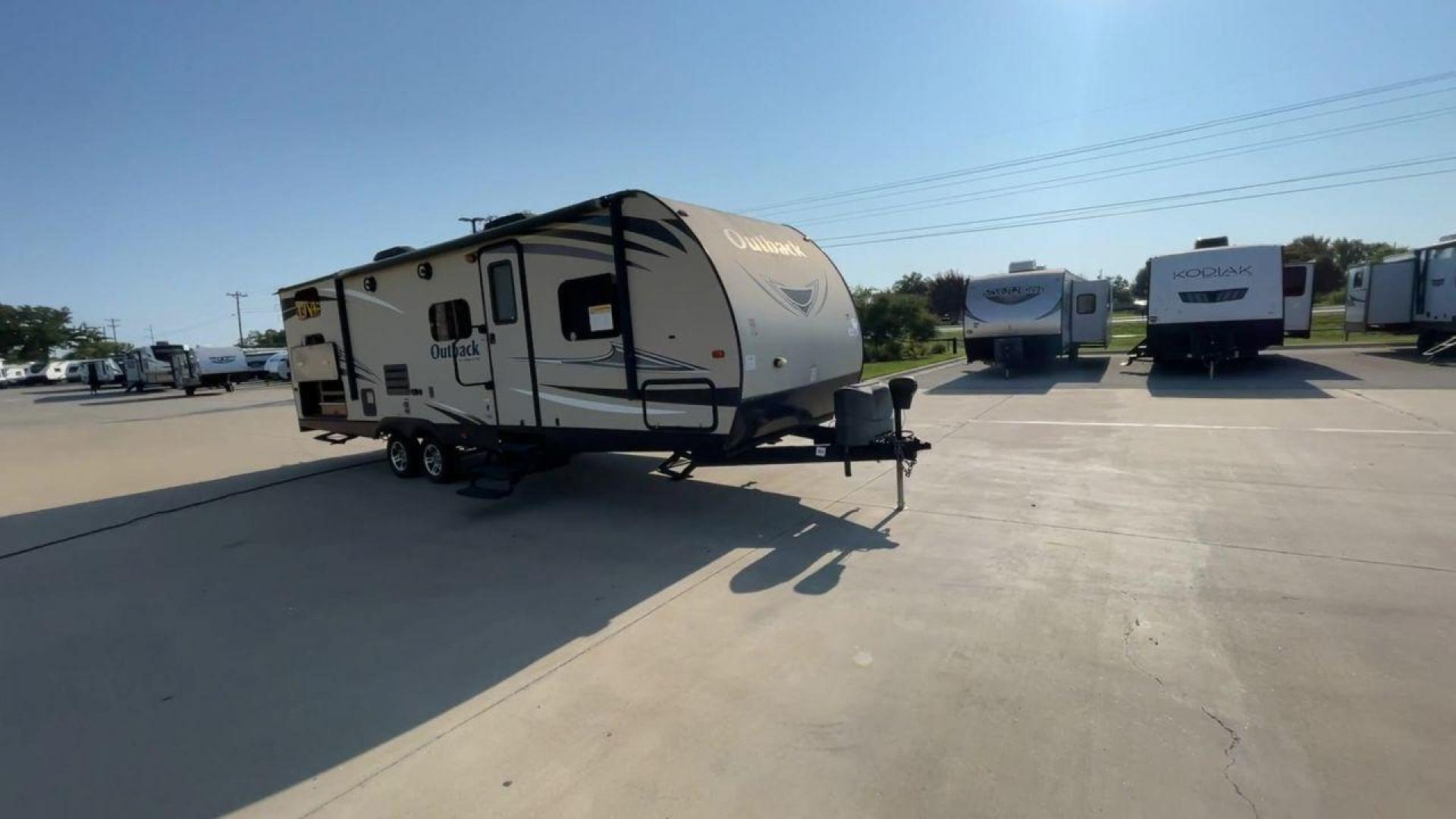 2016 KEYSTONE OUTBACK 276UBH (4YDT27628GB) , located at 4319 N Main Street, Cleburne, TX, 76033, (817) 221-0660, 32.435829, -97.384178 - Photo#3