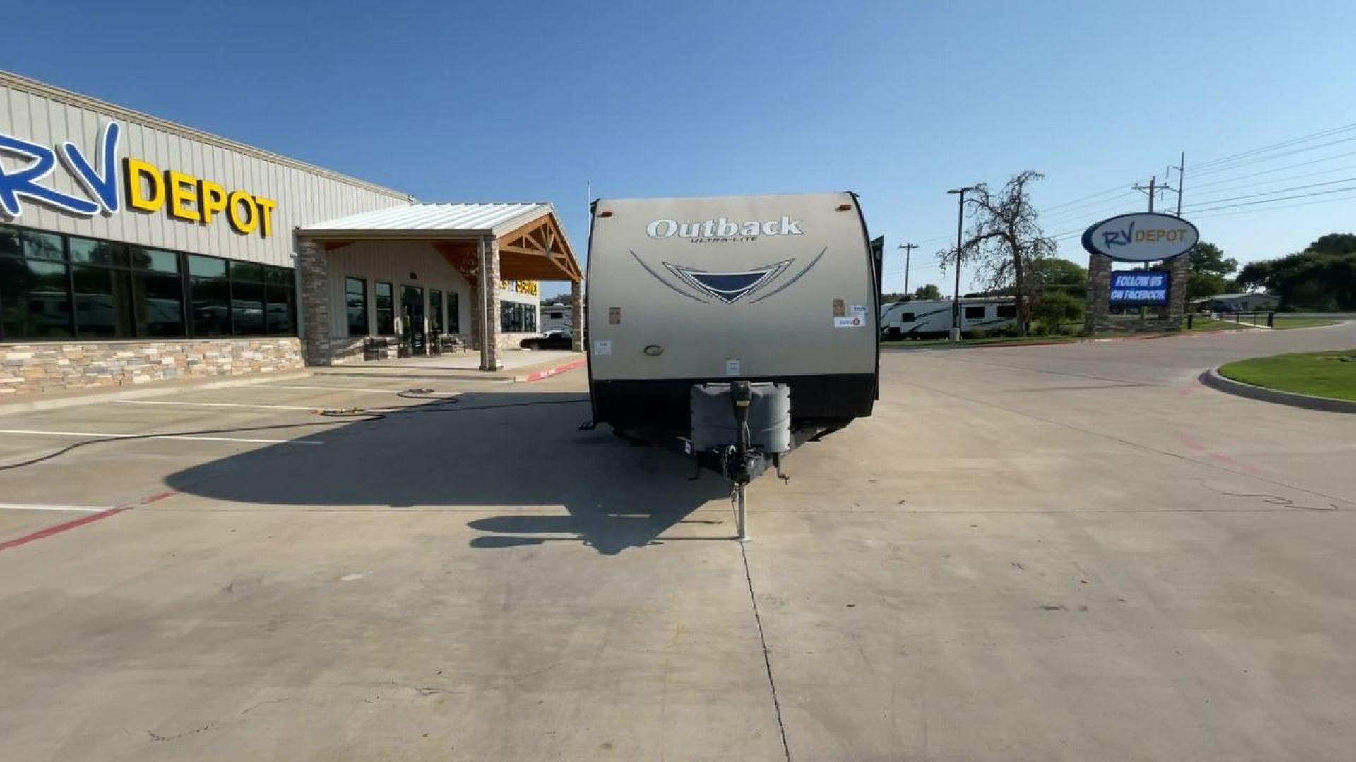 2016 KEYSTONE OUTBACK 276UBH (4YDT27628GB) , located at 4319 N Main Street, Cleburne, TX, 76033, (817) 221-0660, 32.435829, -97.384178 - Photo#4