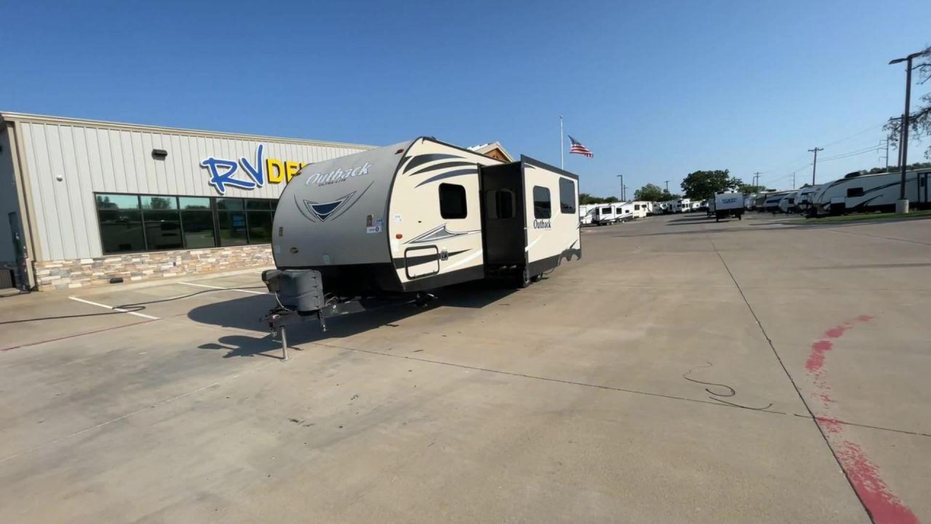 2016 KEYSTONE OUTBACK 276UBH (4YDT27628GB) , located at 4319 N Main Street, Cleburne, TX, 76033, (817) 221-0660, 32.435829, -97.384178 - Photo#5