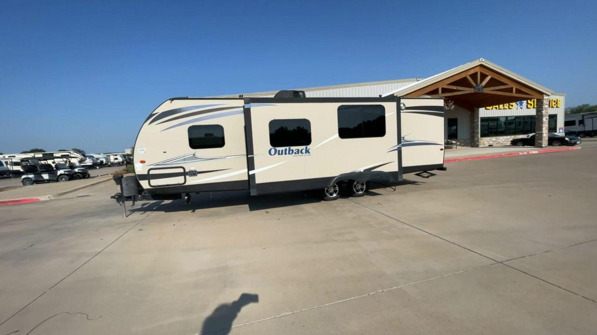 2016 KEYSTONE OUTBACK 276UBH (4YDT27628GB) , located at 4319 N Main Street, Cleburne, TX, 76033, (817) 221-0660, 32.435829, -97.384178 - Photo#6