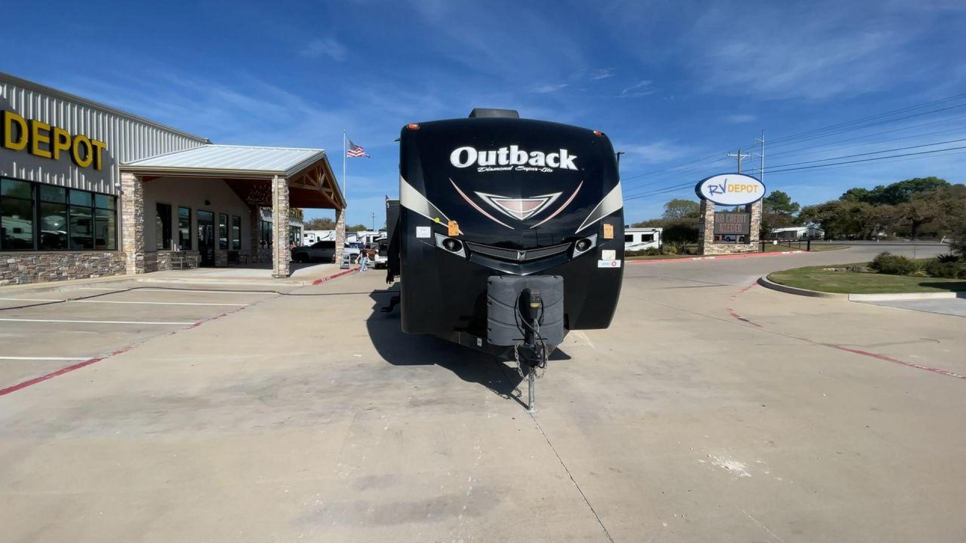 2016 KEYSTONE OUTBACK 325BH (4YDT32524GB) , Length: 37.42 ft. | Dry Weight: 8,325 lbs. | Gross Weight: 10,500 lbs. | Slides: 3 transmission, located at 4319 N Main Street, Cleburne, TX, 76033, (817) 221-0660, 32.435829, -97.384178 - Photo#4