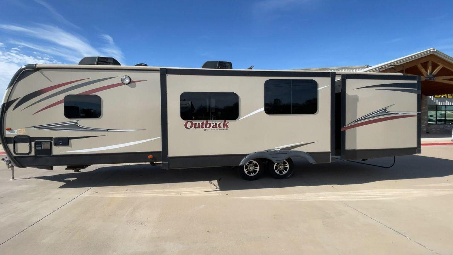 2016 KEYSTONE OUTBACK 325BH (4YDT32524GB) , Length: 37.42 ft. | Dry Weight: 8,325 lbs. | Gross Weight: 10,500 lbs. | Slides: 3 transmission, located at 4319 N Main Street, Cleburne, TX, 76033, (817) 221-0660, 32.435829, -97.384178 - Photo#6