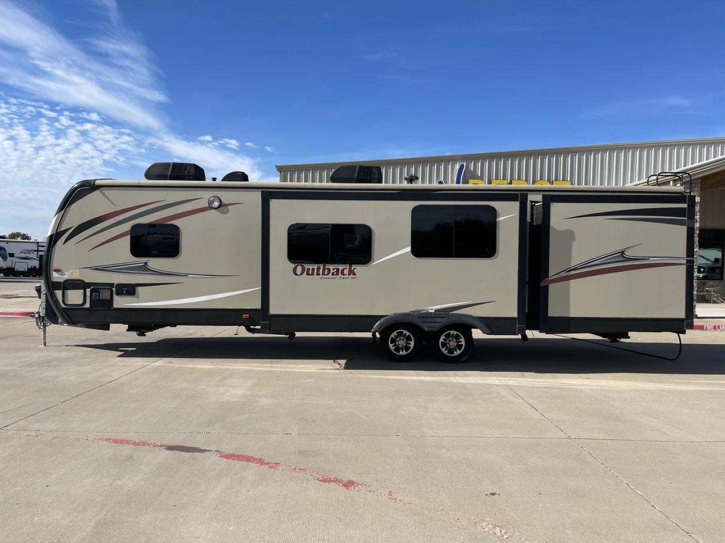 2016 KEYSTONE OUTBACK 325BH (4YDT32524GB) , Length: 37.42 ft. | Dry Weight: 8,325 lbs. | Gross Weight: 10,500 lbs. | Slides: 3 transmission, located at 4319 N Main Street, Cleburne, TX, 76033, (817) 221-0660, 32.435829, -97.384178 - Photo#24