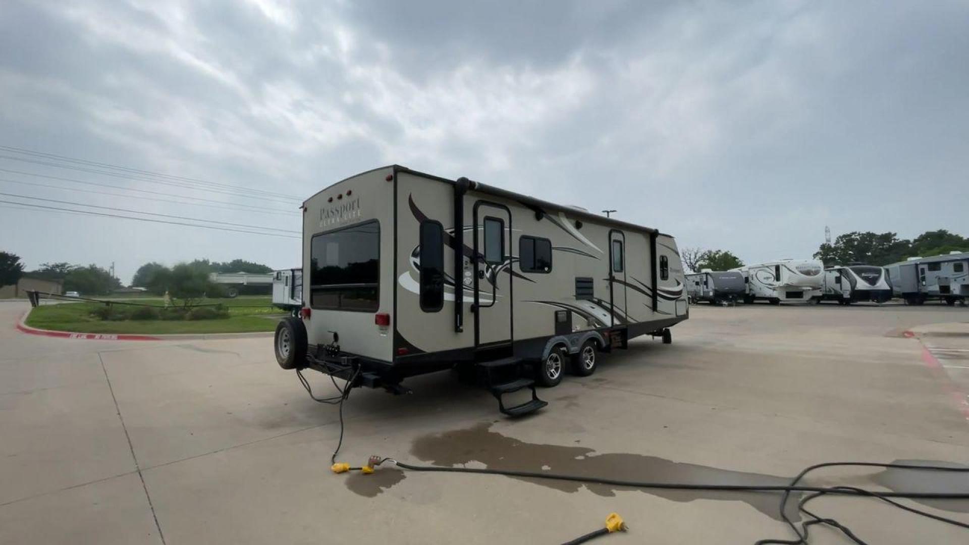 2016 KEYSTONE PASSPORT 2890RL (4YDT28924GT) , Length: 33.25 ft. | Dry Weight: 5,500 lbs. | Gross Weight: 7,200 lbs. | Slides: 1 transmission, located at 4319 N Main Street, Cleburne, TX, 76033, (817) 221-0660, 32.435829, -97.384178 - This 2016 Keystone Passport 2890RL is a single-slide travel trailer that measures 33.25 ft. in length. It has a dry weight of 5,500 lbs. and a GVWR of 7,200 lbs. With a 635 lb. hitch weight, it is lightweight and easy to tow! Its interior features a large slide at the rear that houses a nice U-sh - Photo#1