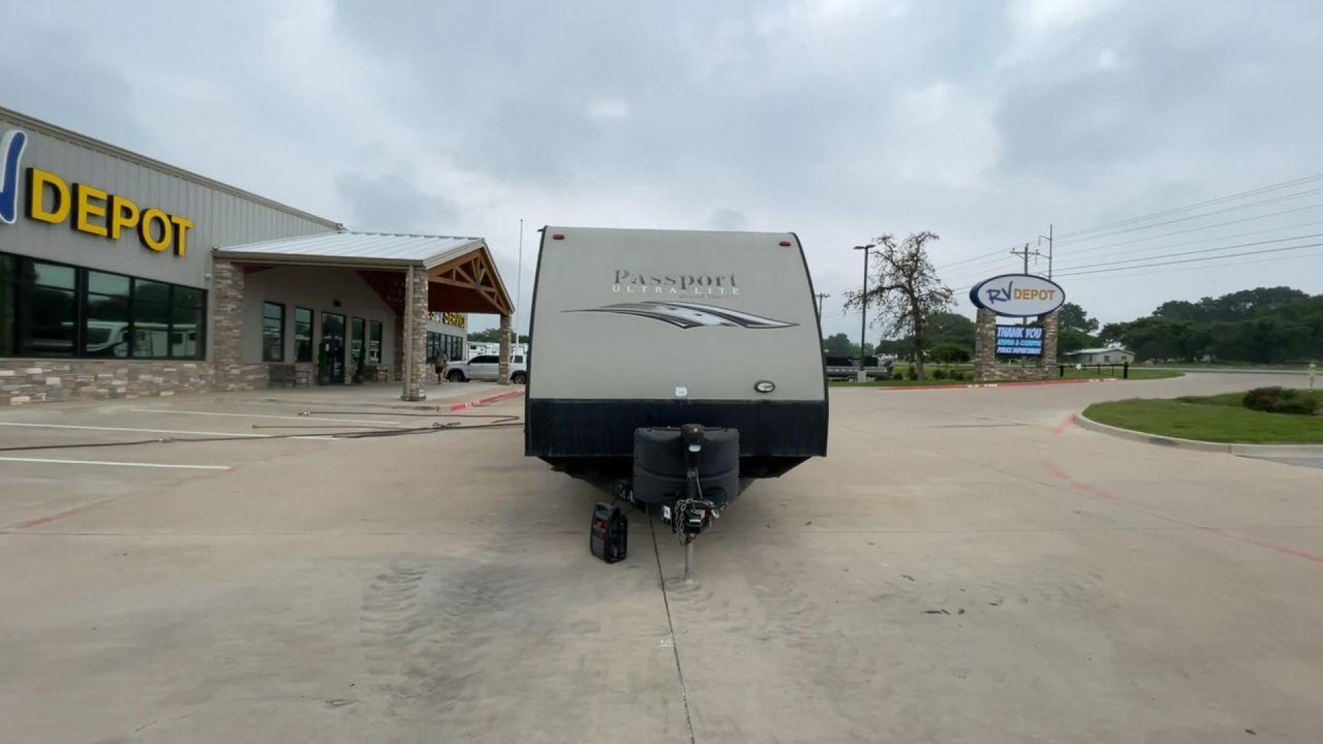 2016 KEYSTONE PASSPORT 2890RL (4YDT28924GT) , Length: 33.25 ft. | Dry Weight: 5,500 lbs. | Gross Weight: 7,200 lbs. | Slides: 1 transmission, located at 4319 N Main Street, Cleburne, TX, 76033, (817) 221-0660, 32.435829, -97.384178 - This 2016 Keystone Passport 2890RL is a single-slide travel trailer that measures 33.25 ft. in length. It has a dry weight of 5,500 lbs. and a GVWR of 7,200 lbs. With a 635 lb. hitch weight, it is lightweight and easy to tow! Its interior features a large slide at the rear that houses a nice U-sh - Photo#4