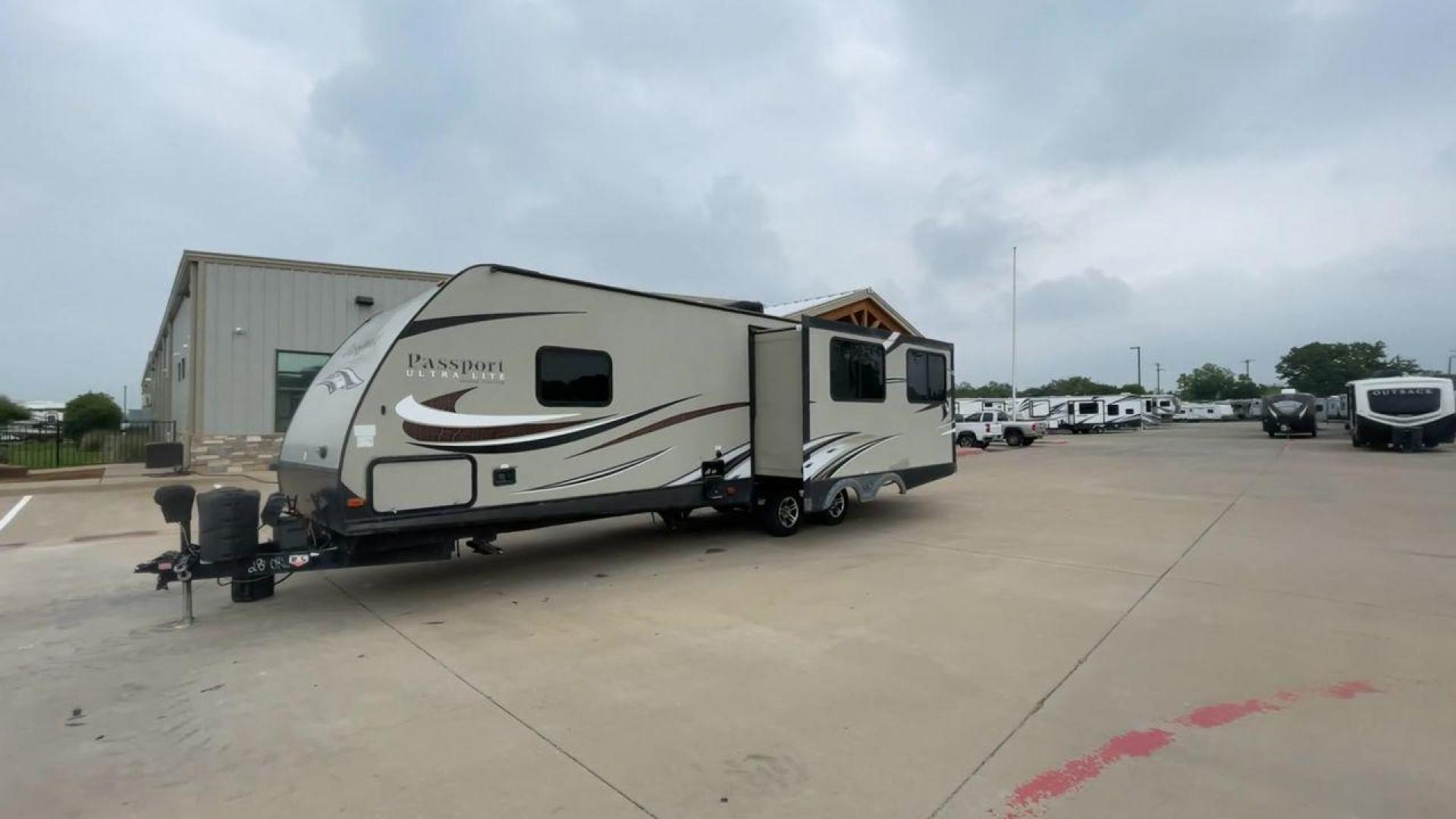 2016 KEYSTONE PASSPORT 2890RL (4YDT28924GT) , Length: 33.25 ft. | Dry Weight: 5,500 lbs. | Gross Weight: 7,200 lbs. | Slides: 1 transmission, located at 4319 N Main Street, Cleburne, TX, 76033, (817) 221-0660, 32.435829, -97.384178 - This 2016 Keystone Passport 2890RL is a single-slide travel trailer that measures 33.25 ft. in length. It has a dry weight of 5,500 lbs. and a GVWR of 7,200 lbs. With a 635 lb. hitch weight, it is lightweight and easy to tow! Its interior features a large slide at the rear that houses a nice U-sh - Photo#5