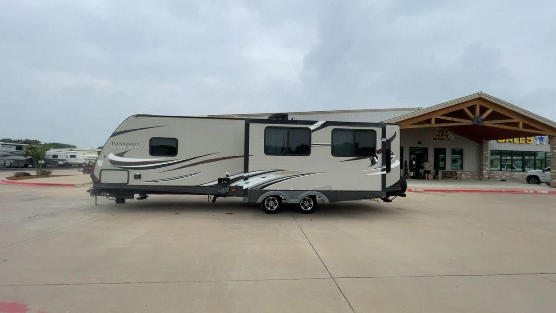 2016 KEYSTONE PASSPORT 2890RL (4YDT28924GT) , Length: 33.25 ft. | Dry Weight: 5,500 lbs. | Gross Weight: 7,200 lbs. | Slides: 1 transmission, located at 4319 N Main Street, Cleburne, TX, 76033, (817) 221-0660, 32.435829, -97.384178 - This 2016 Keystone Passport 2890RL is a single-slide travel trailer that measures 33.25 ft. in length. It has a dry weight of 5,500 lbs. and a GVWR of 7,200 lbs. With a 635 lb. hitch weight, it is lightweight and easy to tow! Its interior features a large slide at the rear that houses a nice U-sh - Photo#6