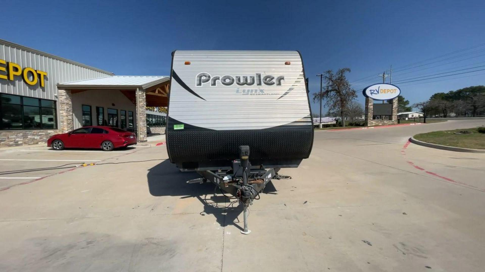 2016 KEYSTONE PROWLER 30LX (5SFPB3324GE) , Length: 33.92 ft. | Dry Weight: 6,720 lbs. | Gross Weight: 9,000 lbs. | Slides: 1 transmission, located at 4319 N Main Street, Cleburne, TX, 76033, (817) 221-0660, 32.435829, -97.384178 - The 2016 Keystone Prowler 30LX is a travel trailer designed to make our camping experiences extraordinary. With a dry weight of 6,720 lbs. and a gross weight of 9,000 lbs., this Heartland Prowler 30LX is lightweight yet sturdy. It is equipped with a single slide, which adds extra living space when e - Photo#4