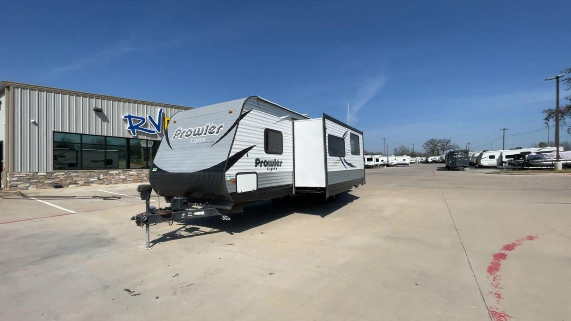 2016 KEYSTONE PROWLER 30LX (5SFPB3324GE) , Length: 33.92 ft. | Dry Weight: 6,720 lbs. | Gross Weight: 9,000 lbs. | Slides: 1 transmission, located at 4319 N Main Street, Cleburne, TX, 76033, (817) 221-0660, 32.435829, -97.384178 - The 2016 Keystone Prowler 30LX is a travel trailer designed to make our camping experiences extraordinary. With a dry weight of 6,720 lbs. and a gross weight of 9,000 lbs., this Heartland Prowler 30LX is lightweight yet sturdy. It is equipped with a single slide, which adds extra living space when e - Photo#5