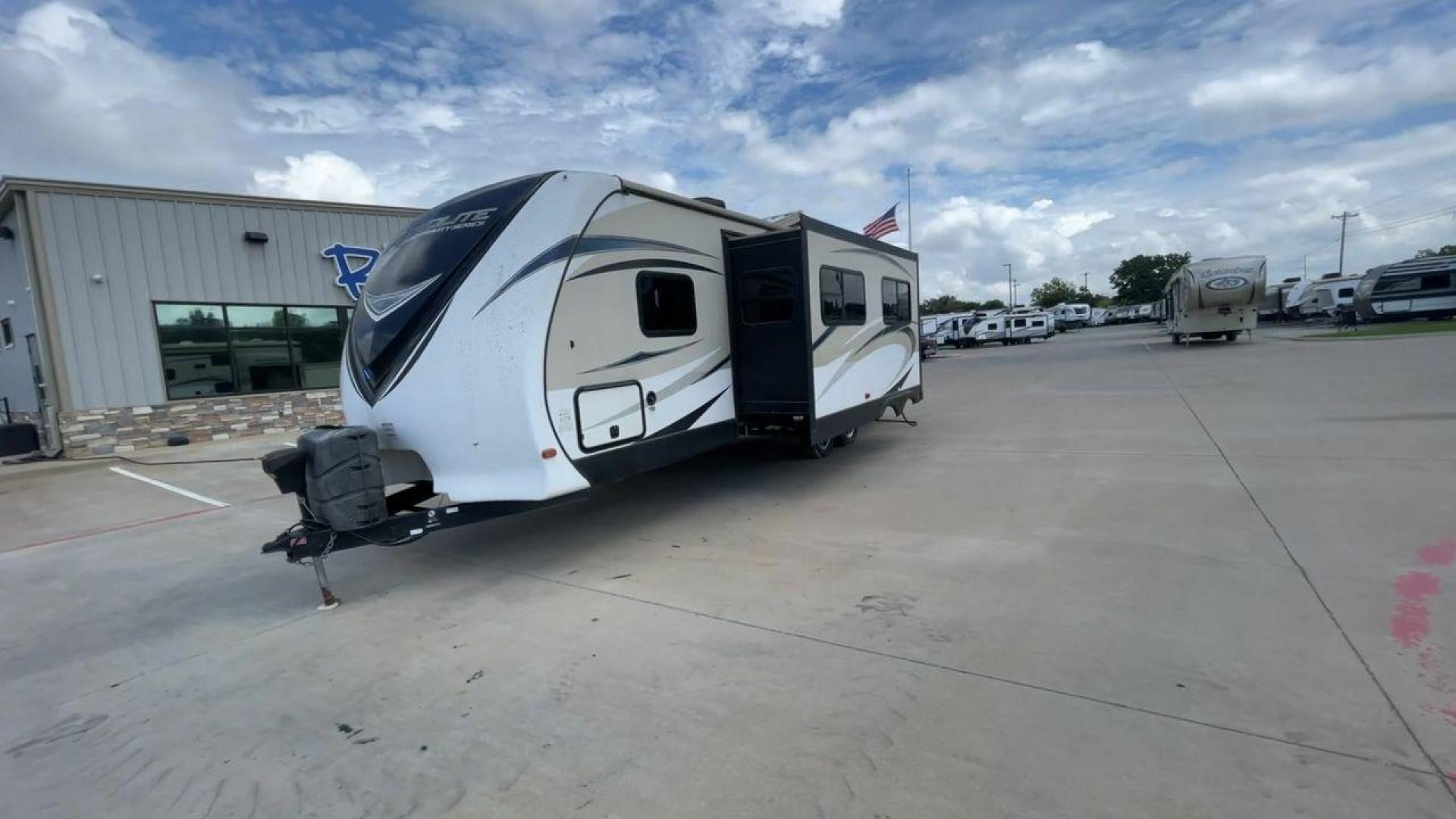 2016 KEYSTONE RV AEROLITE 272RBS (4YDT27228GP) , Length: 31.75 ft | Dry Weight: 6,840 lbs. | Slides: 2 transmission, located at 4319 N Main Street, Cleburne, TX, 76033, (817) 221-0660, 32.435829, -97.384178 - The 2016 Dutchmen Aerolite 272RBS travel trailer will make your camping trip more enjoyable. With a length of 31.75 feet and a dry weight of 6,840 pounds, this RV is the right size for comfort, convenience, and space. It's ready for any adventure, rain or shine, because it has two gas tanks and a po - Photo#7