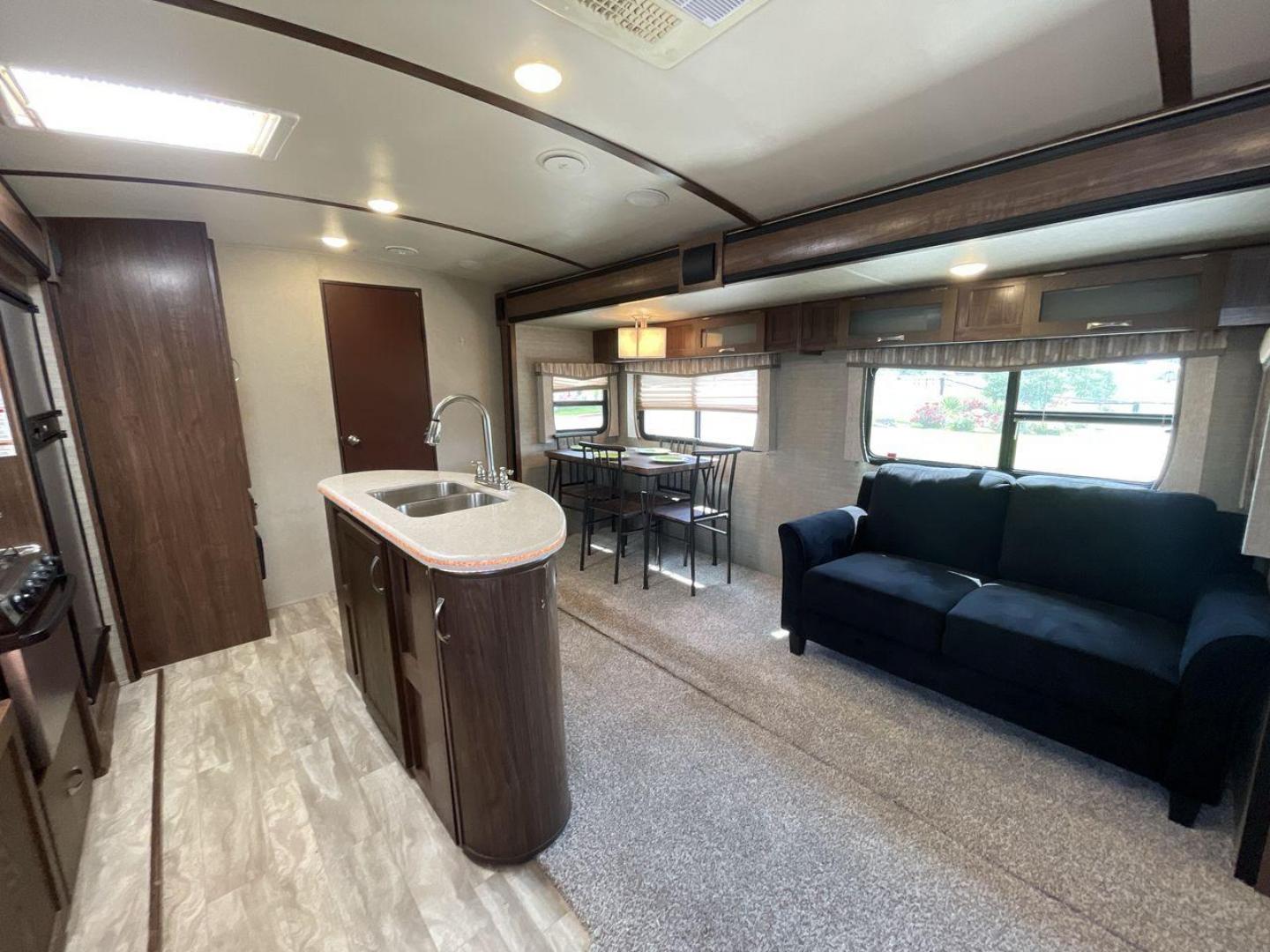 2016 KEYSTONE RV AEROLITE 272RBS (4YDT27228GP) , Length: 31.75 ft | Dry Weight: 6,840 lbs. | Slides: 2 transmission, located at 4319 N Main Street, Cleburne, TX, 76033, (817) 221-0660, 32.435829, -97.384178 - The 2016 Dutchmen Aerolite 272RBS travel trailer will make your camping trip more enjoyable. With a length of 31.75 feet and a dry weight of 6,840 pounds, this RV is the right size for comfort, convenience, and space. It's ready for any adventure, rain or shine, because it has two gas tanks and a po - Photo#14