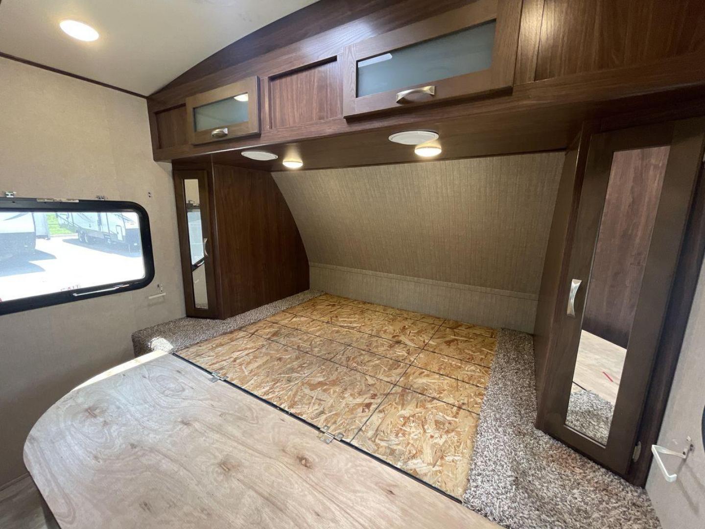 2016 KEYSTONE RV AEROLITE 272RBS (4YDT27228GP) , Length: 31.75 ft | Dry Weight: 6,840 lbs. | Slides: 2 transmission, located at 4319 N Main Street, Cleburne, TX, 76033, (817) 221-0660, 32.435829, -97.384178 - The 2016 Dutchmen Aerolite 272RBS travel trailer will make your camping trip more enjoyable. With a length of 31.75 feet and a dry weight of 6,840 pounds, this RV is the right size for comfort, convenience, and space. It's ready for any adventure, rain or shine, because it has two gas tanks and a po - Photo#19