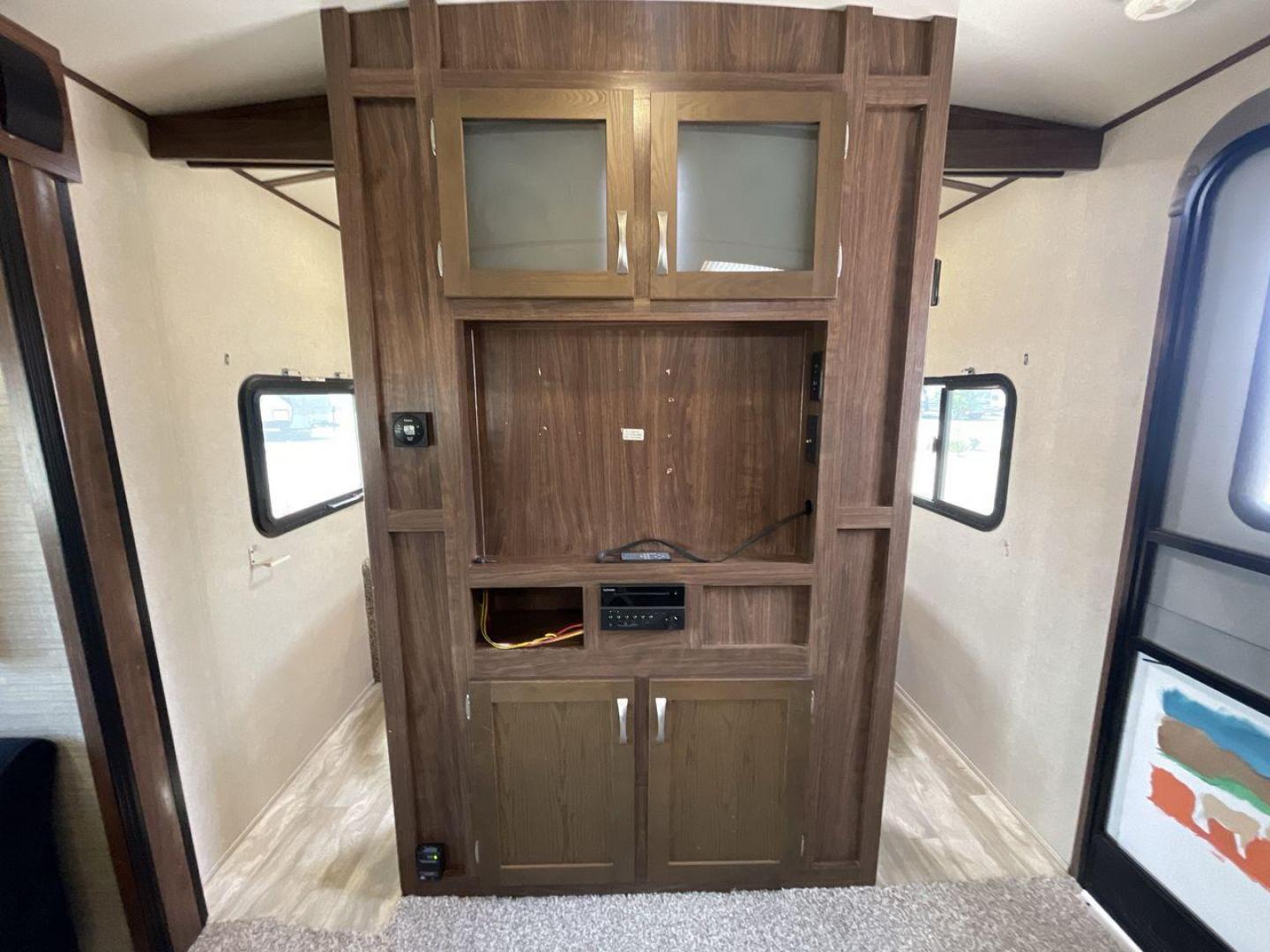 2016 KEYSTONE RV AEROLITE 272RBS (4YDT27228GP) , Length: 31.75 ft | Dry Weight: 6,840 lbs. | Slides: 2 transmission, located at 4319 N Main Street, Cleburne, TX, 76033, (817) 221-0660, 32.435829, -97.384178 - The 2016 Dutchmen Aerolite 272RBS travel trailer will make your camping trip more enjoyable. With a length of 31.75 feet and a dry weight of 6,840 pounds, this RV is the right size for comfort, convenience, and space. It's ready for any adventure, rain or shine, because it has two gas tanks and a po - Photo#22