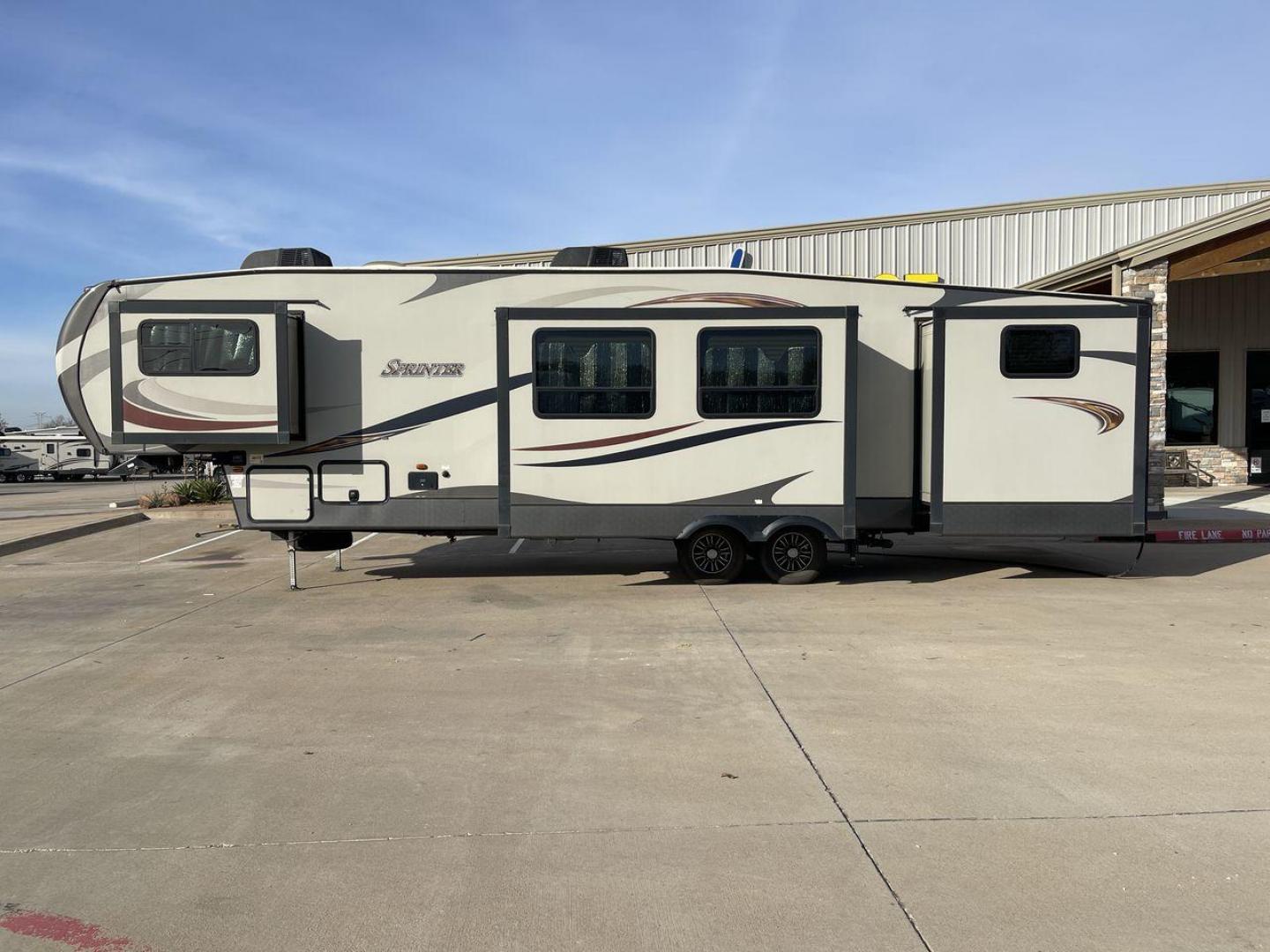 2016 KEYSTONE SPRINTER 358BHS (4YDF35828G1) , located at 4319 N Main Street, Cleburne, TX, 76033, (817) 221-0660, 32.435829, -97.384178 - Photo#24