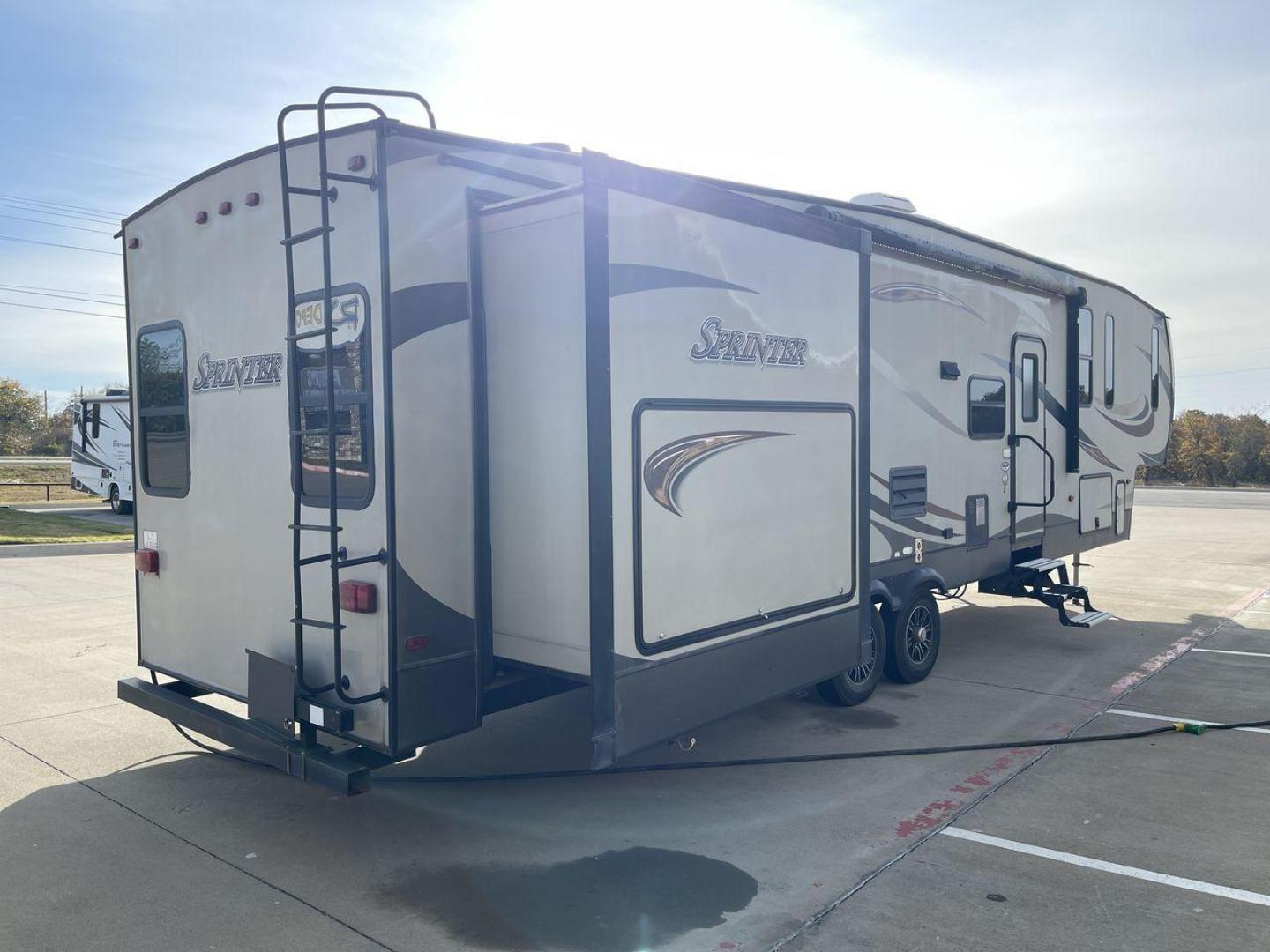 2016 KEYSTONE SPRINTER 358BHS (4YDF35828G1) , located at 4319 N Main Street, Cleburne, TX, 76033, (817) 221-0660, 32.435829, -97.384178 - Photo#25