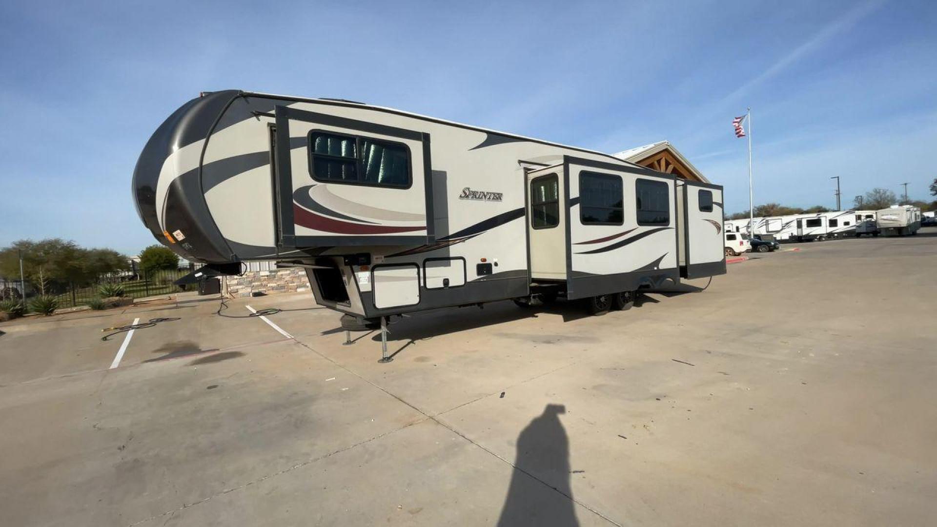 2016 KEYSTONE SPRINTER 358BHS (4YDF35828G1) , located at 4319 N Main Street, Cleburne, TX, 76033, (817) 221-0660, 32.435829, -97.384178 - Photo#5