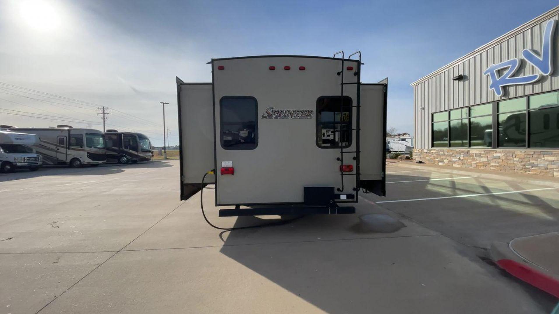 2016 KEYSTONE SPRINTER 358BHS (4YDF35828G1) , located at 4319 N Main Street, Cleburne, TX, 76033, (817) 221-0660, 32.435829, -97.384178 - Photo#8