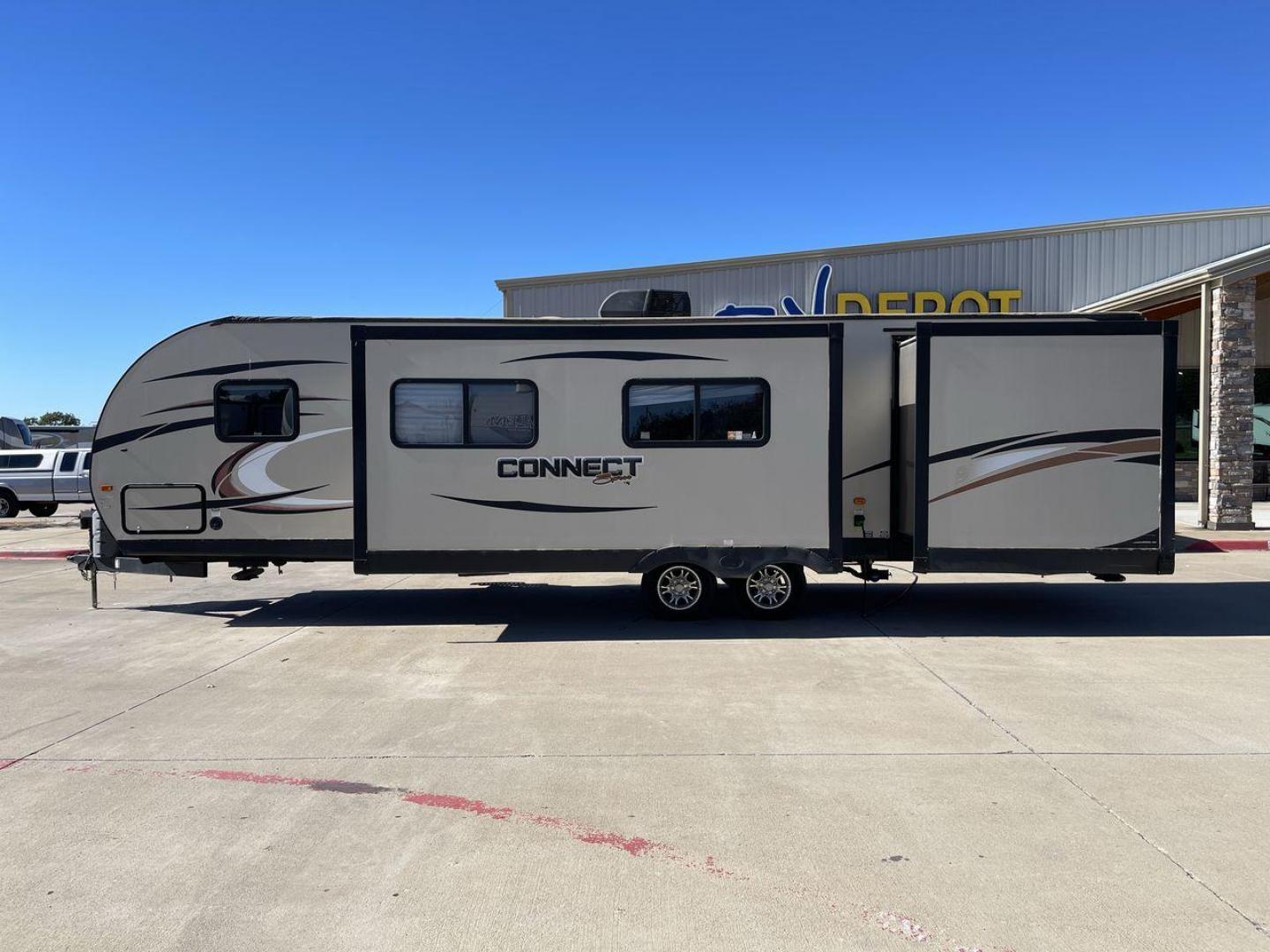 2016 KZ CONNECT 322BHS (4EZTL3221G8) , Length: 35.5 ft. | Dry Weight: 6,910 lbs. | Gross Weight: 8,300 lbs. | Slides: 2 transmission, located at 4319 N Main Street, Cleburne, TX, 76033, (817) 221-0660, 32.435829, -97.384178 - Photo#23