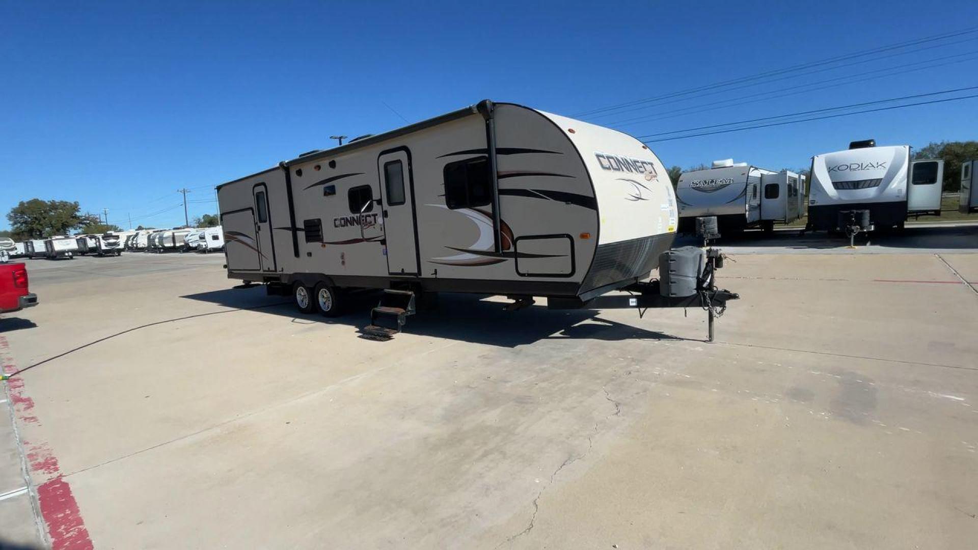 2016 KZ CONNECT 322BHS (4EZTL3221G8) , Length: 35.5 ft. | Dry Weight: 6,910 lbs. | Gross Weight: 8,300 lbs. | Slides: 2 transmission, located at 4319 N Main Street, Cleburne, TX, 76033, (817) 221-0660, 32.435829, -97.384178 - Photo#3