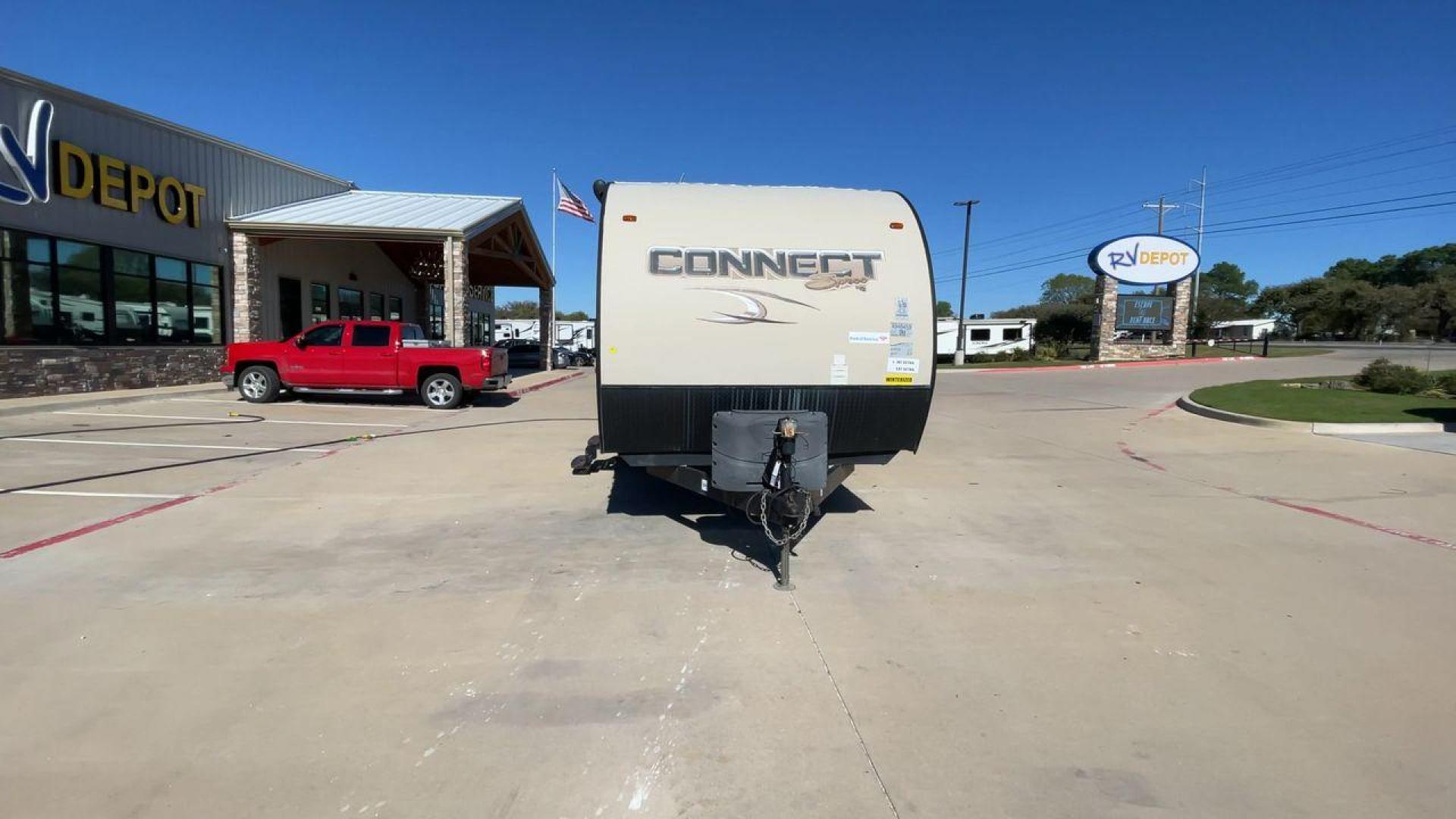 2016 KZ CONNECT 322BHS (4EZTL3221G8) , Length: 35.5 ft. | Dry Weight: 6,910 lbs. | Gross Weight: 8,300 lbs. | Slides: 2 transmission, located at 4319 N Main Street, Cleburne, TX, 76033, (817) 221-0660, 32.435829, -97.384178 - Photo#4