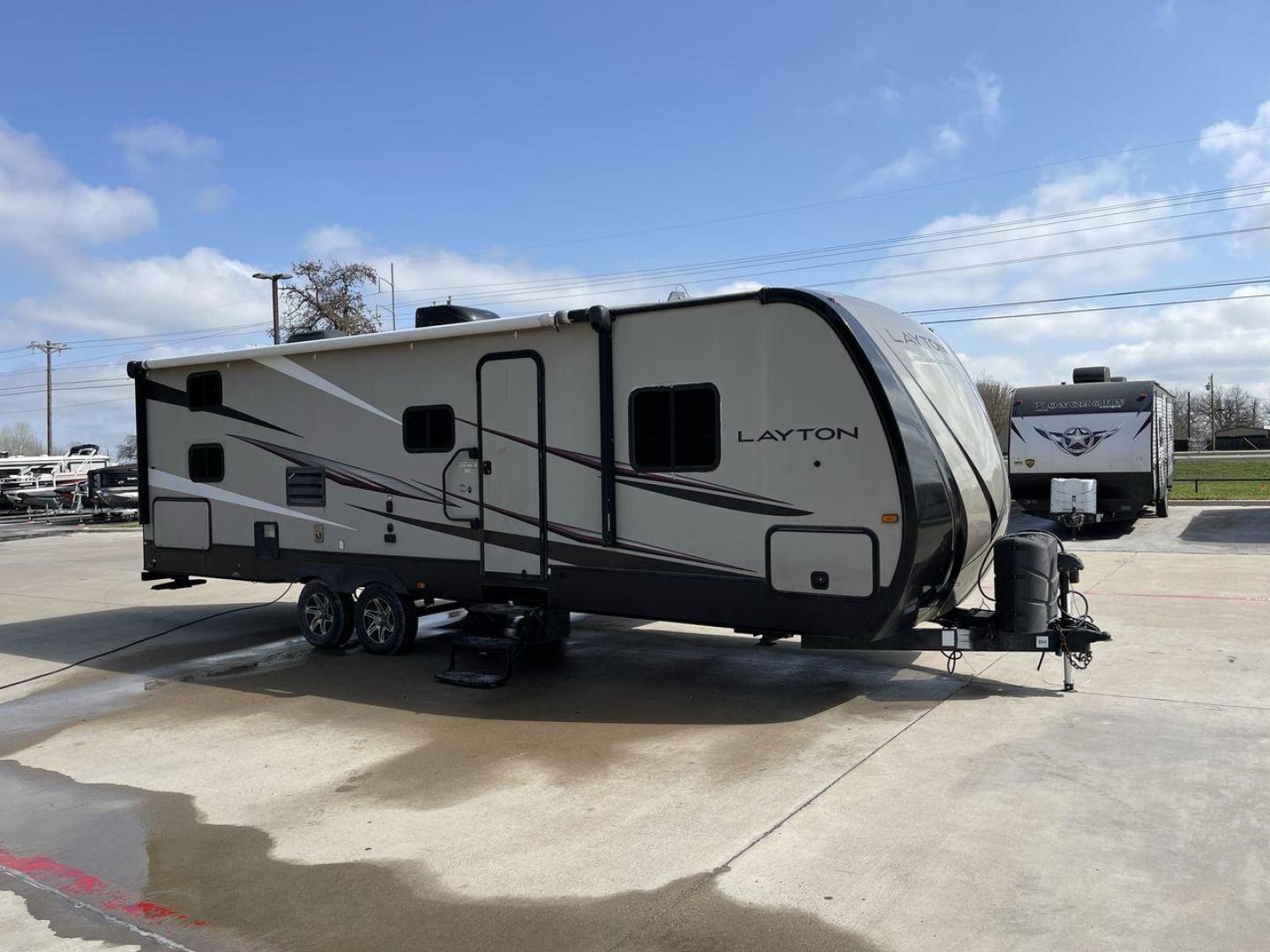 2016 GRAY LAYTON 285BH - (5ZWTYNS23G4) , Length: 33 ft. | Dry Weight: 6,125 lbs. | Gross Weight: 11,200 lbs. | Slides: 1 transmission, located at 4319 N Main Street, Cleburne, TX, 76033, (817) 221-0660, 32.435829, -97.384178 - Camp in the 2016 Layton 285BH and enjoy all of its amazing amenities!It measures 33 ft. in length and 11.5 ft. in height. It has a dry weight of 6,125 lbs. and a payload capacity of 3,223 lbs. It is made of aluminum and fiberglass. It also comes equipped with automatic heating and cooling rated at 2 - Photo#22