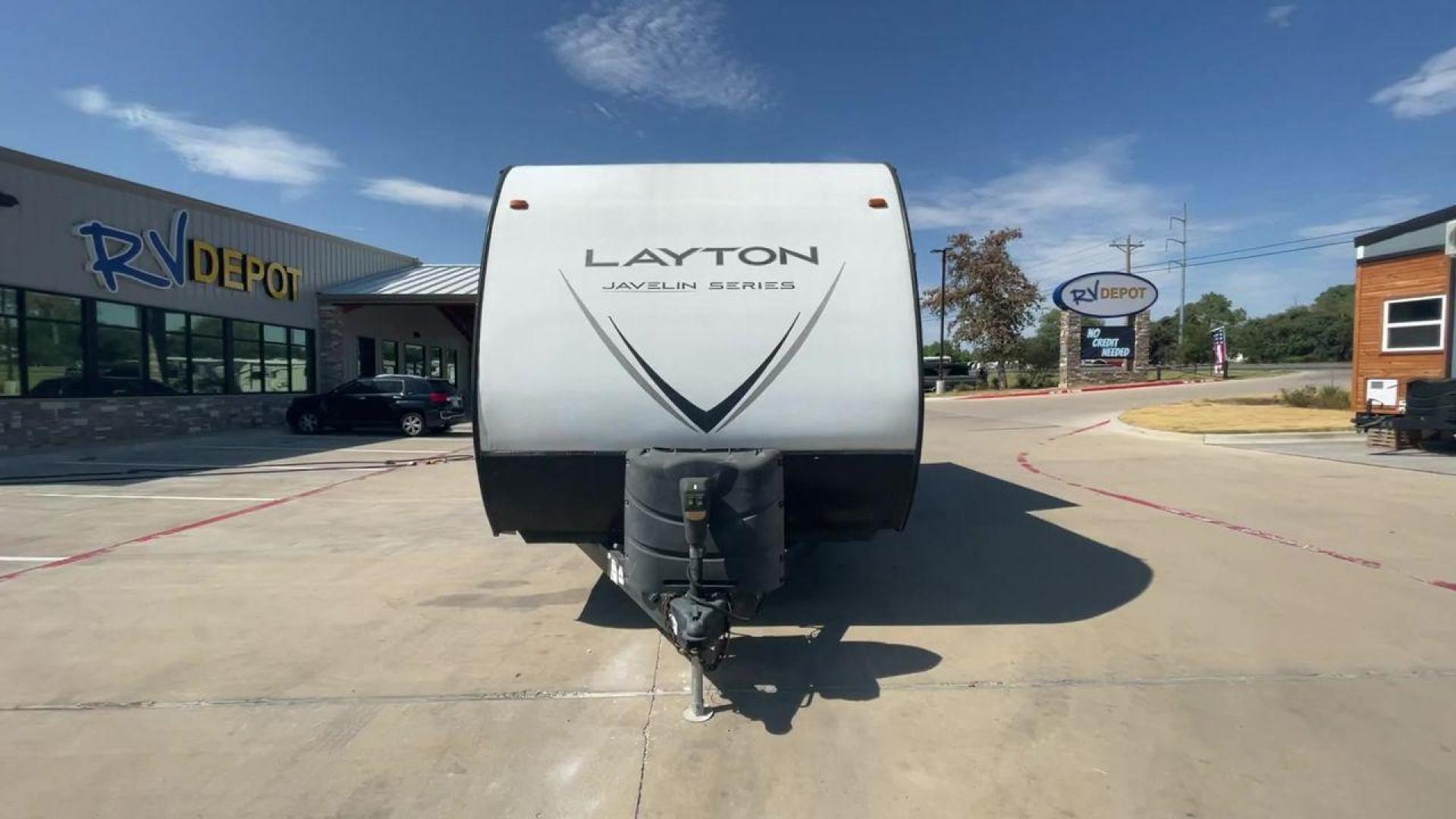 2016 TAN LAYTON 305BH - (5ZWTYTS21G4) , Length: 36.5 ft. | Dry Weight: 6,885 lbs. | Gross Weight: 11,200 lbs. | Slides: 2 transmission, located at 4319 N Main Street, Cleburne, TX, 76033, (817) 221-0660, 32.435829, -97.384178 - Go on your next trip with the 2016 Layton 305BH, a travel trailer that is roomy and well-equipped for comfort and ease of use. This RV provides ample space for the entire family to enjoy, measuring 36.5 feet in length and weighing 6,885 pounds when dry and 11,200 pounds when fully loaded. With two s - Photo#4