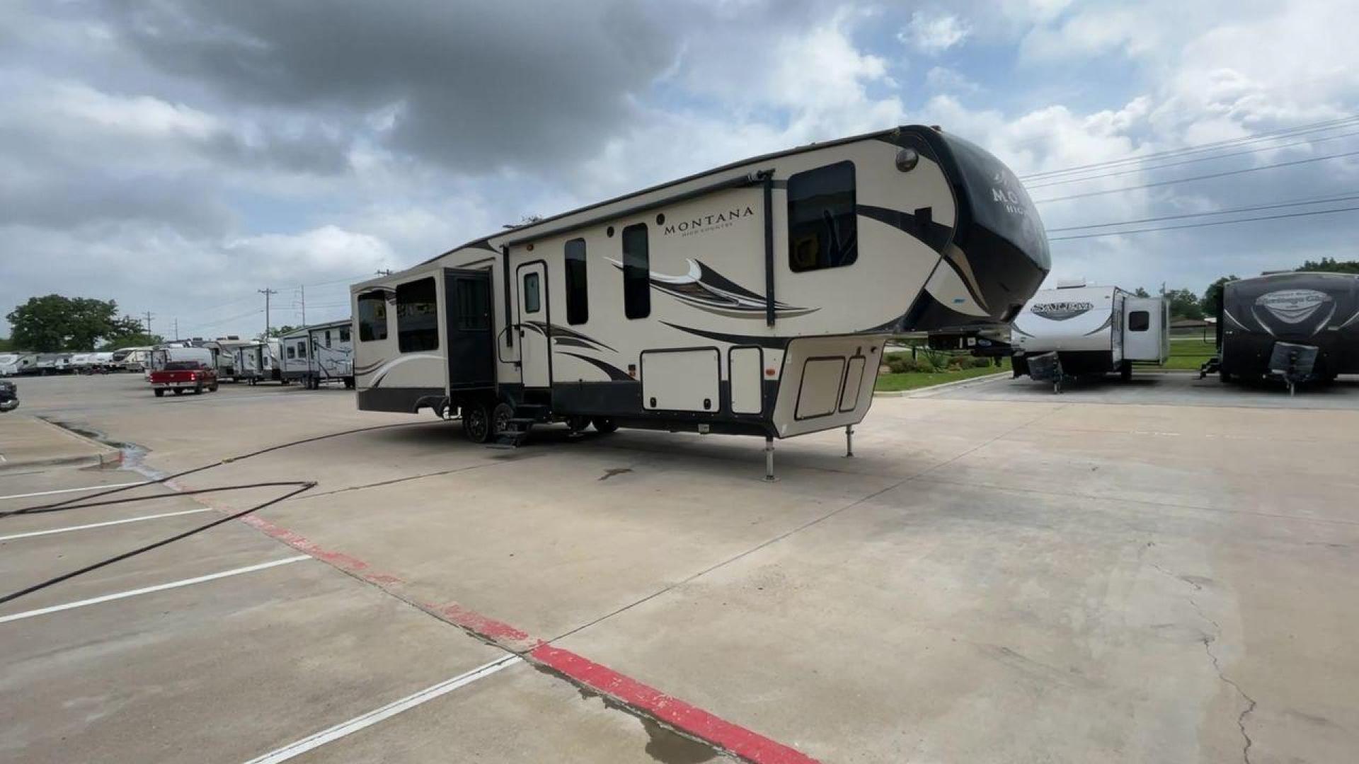 2016 TAN MONTANA 370BR (4YDF37023GA) , located at 4319 N Main Street, Cleburne, TX, 76033, (817) 221-0660, 32.435829, -97.384178 - Photo#3