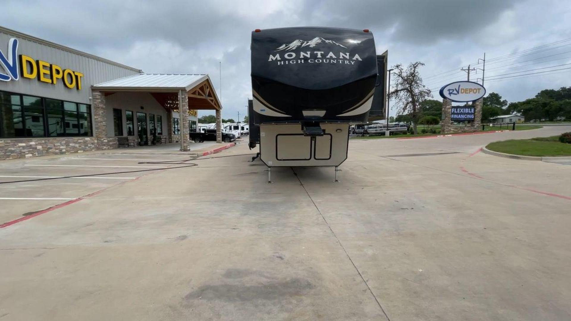 2016 TAN MONTANA 370BR (4YDF37023GA) , located at 4319 N Main Street, Cleburne, TX, 76033, (817) 221-0660, 32.435829, -97.384178 - Photo#4