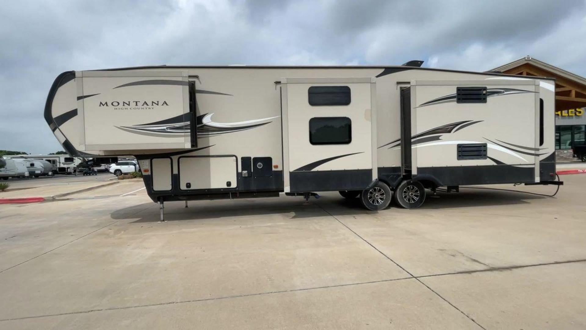 2016 TAN MONTANA 370BR (4YDF37023GA) , located at 4319 N Main Street, Cleburne, TX, 76033, (817) 221-0660, 32.435829, -97.384178 - Photo#6