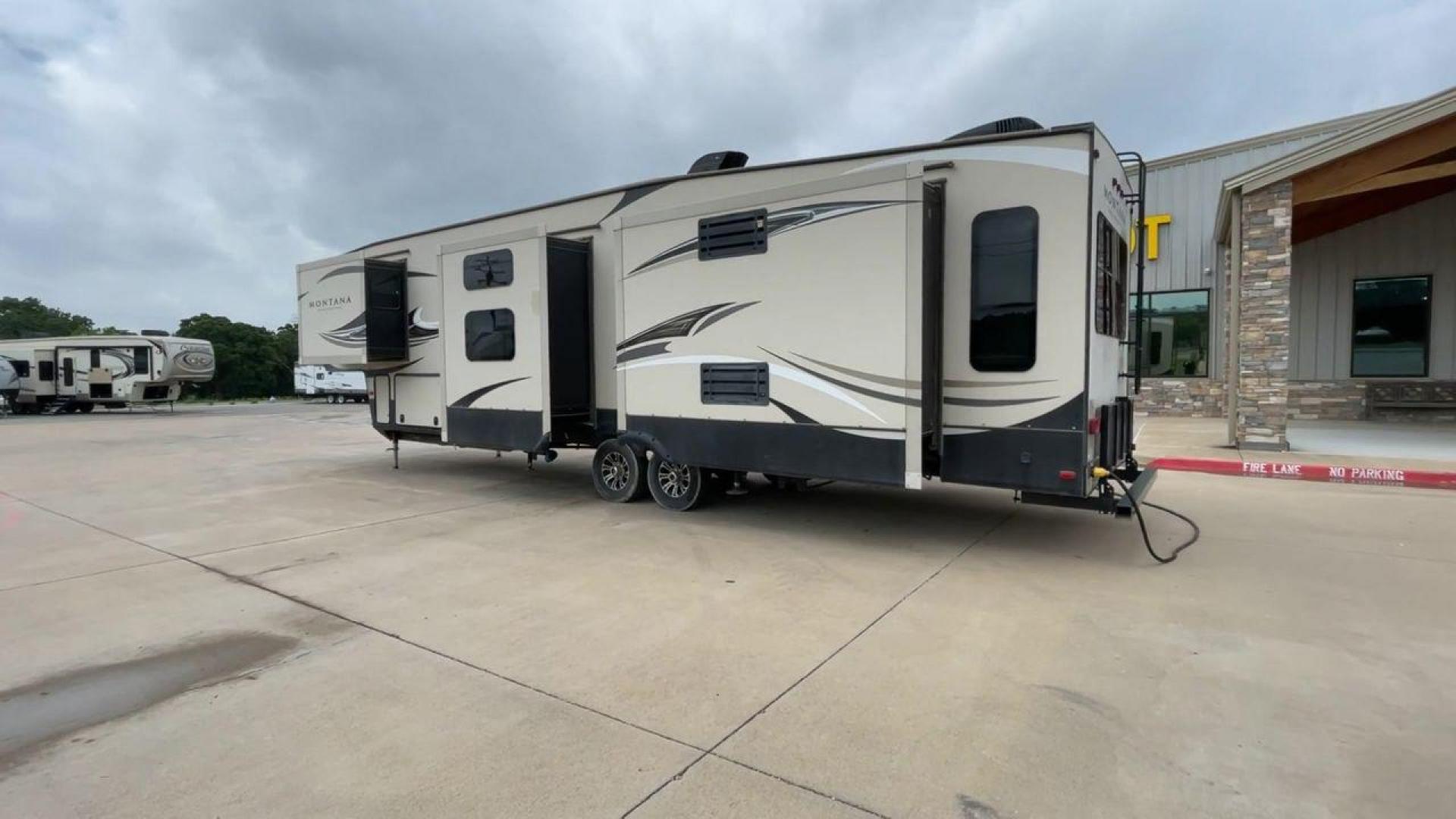 2016 TAN MONTANA 370BR (4YDF37023GA) , located at 4319 N Main Street, Cleburne, TX, 76033, (817) 221-0660, 32.435829, -97.384178 - Photo#7