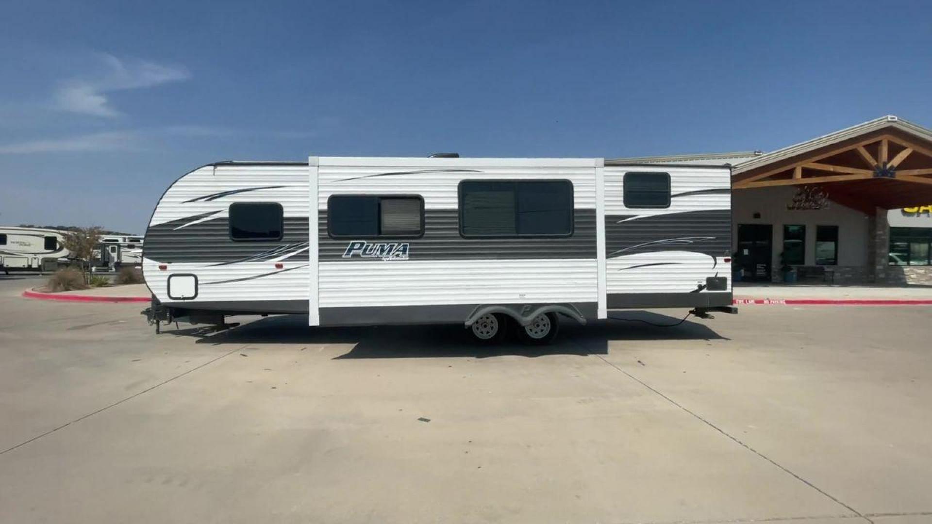 2016 SILVER PALOMINO PUMA 30DBSC (4X4TPUF25GP) , Length: 33.42 ft. | Dry Weight: 6,300 lbs. | Gross Weight: 8,000 lbs. | Slides: 1 transmission, located at 4319 N Main Street, Cleburne, TX, 76033, (817) 221-0660, 32.435829, -97.384178 - Make the most of your next camping trip with the whole family in this 2016 Puma 30DBSC! This travel trailer has a length of 33.42 ft. and a height of 10.75 ft. It also has a dry weight of 6,300 lbs. and a GVWR of 8,000 lbs. It comes equipped with one power slide as well as one power awning. Immediat - Photo#6