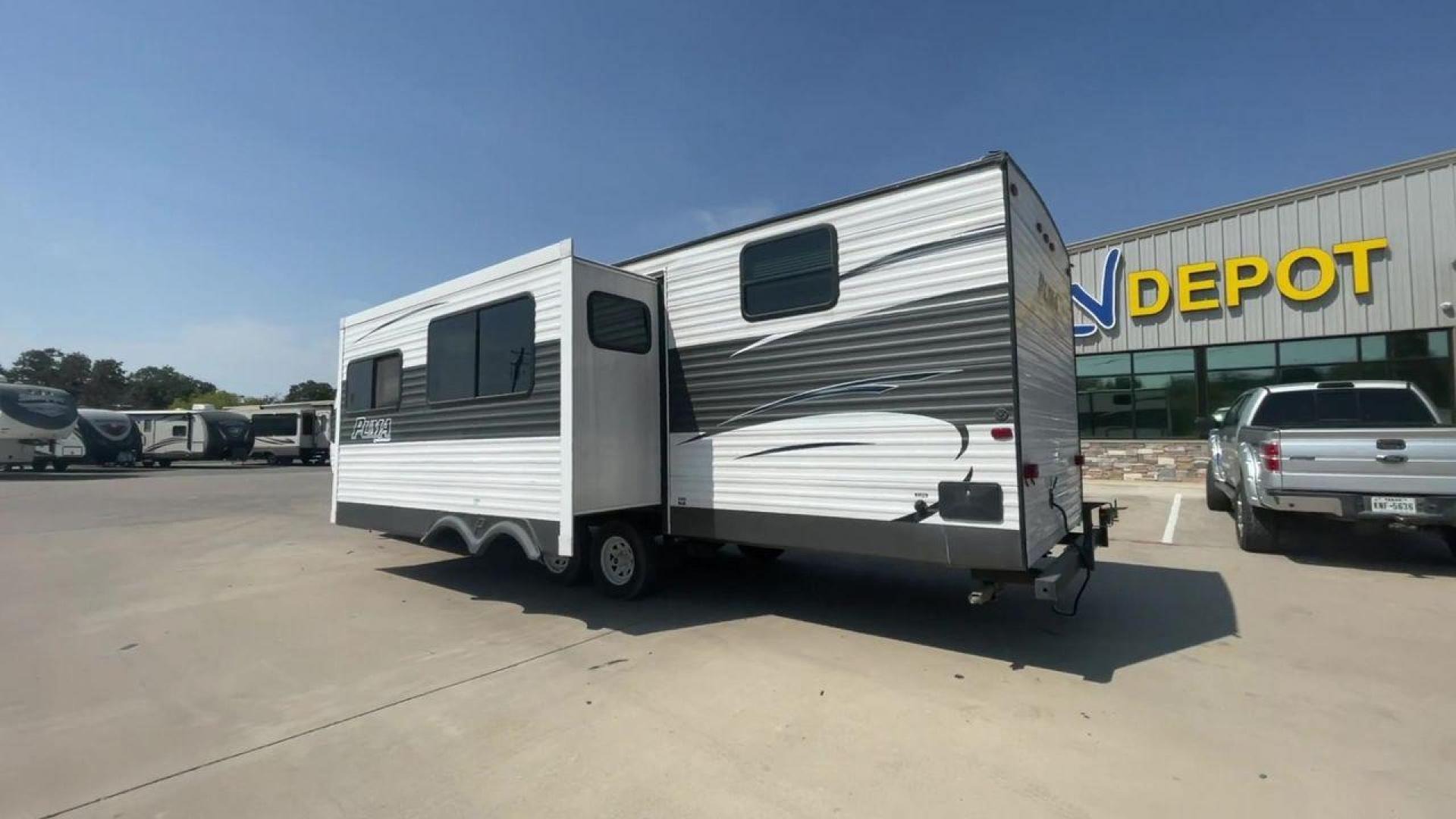 2016 SILVER PALOMINO PUMA 30DBSC (4X4TPUF25GP) , Length: 33.42 ft. | Dry Weight: 6,300 lbs. | Gross Weight: 8,000 lbs. | Slides: 1 transmission, located at 4319 N Main Street, Cleburne, TX, 76033, (817) 221-0660, 32.435829, -97.384178 - Make the most of your next camping trip with the whole family in this 2016 Puma 30DBSC! This travel trailer has a length of 33.42 ft. and a height of 10.75 ft. It also has a dry weight of 6,300 lbs. and a GVWR of 8,000 lbs. It comes equipped with one power slide as well as one power awning. Immediat - Photo#7