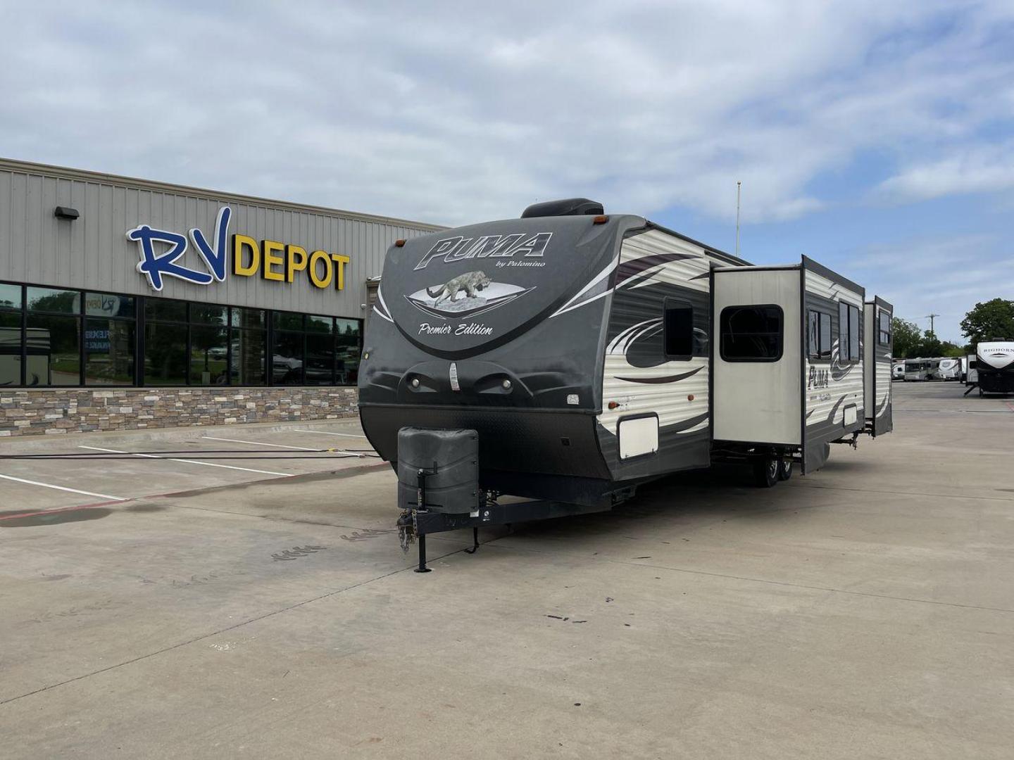 2016 PALOMINO PUMA 31BHSS (4X4TPUG27GP) , Length: 35.33 ft. | Dry Weight: 7,958 lbs. | Gross Weight: 9,600 lbs. | Slides: 2 transmission, located at 4319 N Main Street, Cleburne, TX, 76033, (817) 221-0660, 32.435829, -97.384178 - Photo#0