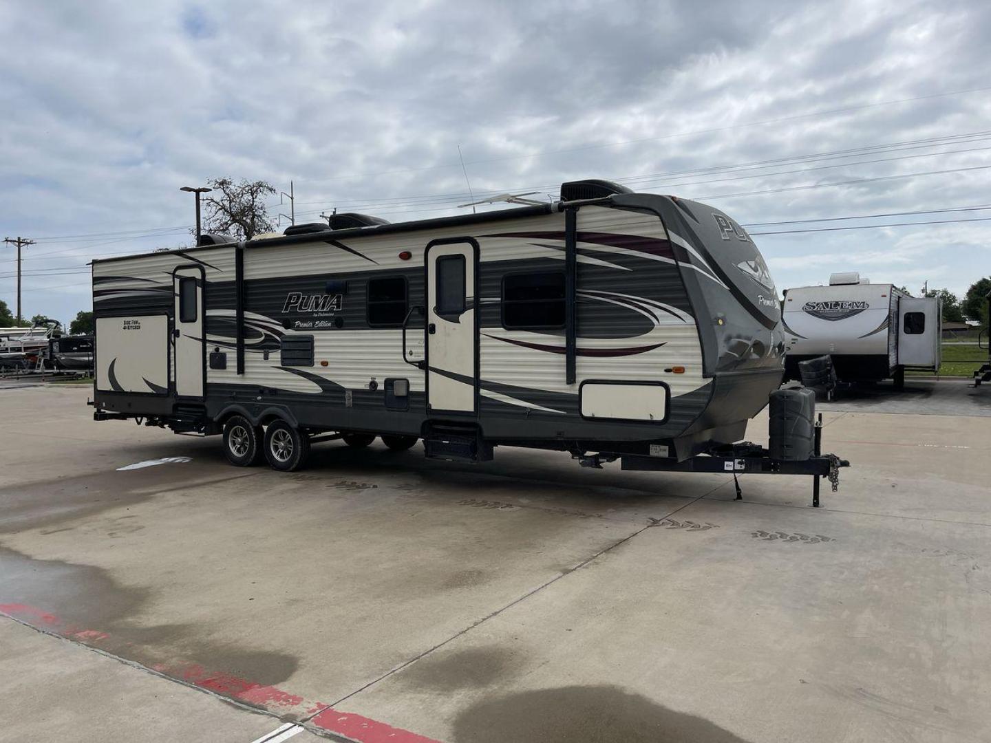 2016 PALOMINO PUMA 31BHSS (4X4TPUG27GP) , Length: 35.33 ft. | Dry Weight: 7,958 lbs. | Gross Weight: 9,600 lbs. | Slides: 2 transmission, located at 4319 N Main Street, Cleburne, TX, 76033, (817) 221-0660, 32.435829, -97.384178 - Photo#23